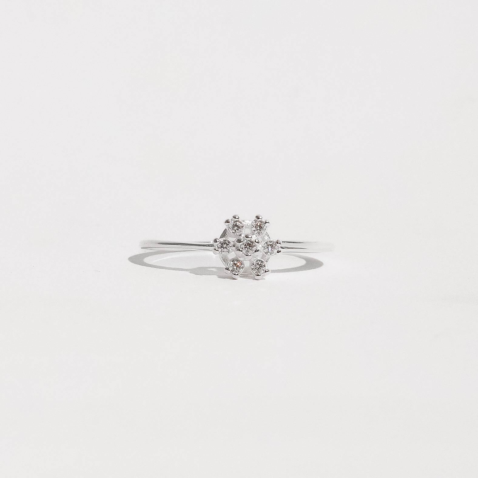 Anel flor com zircônias