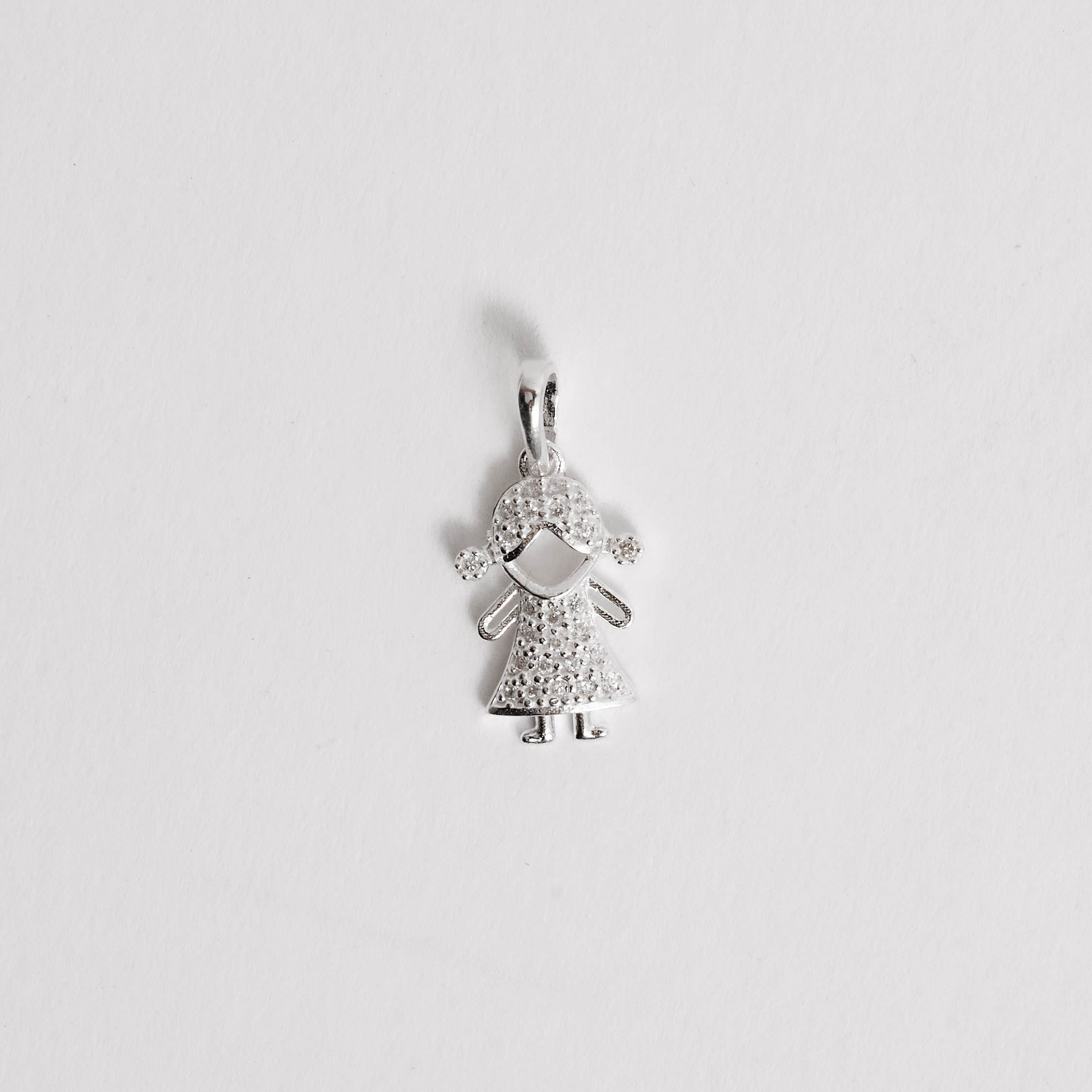 Pingente menina cravejada 13mm