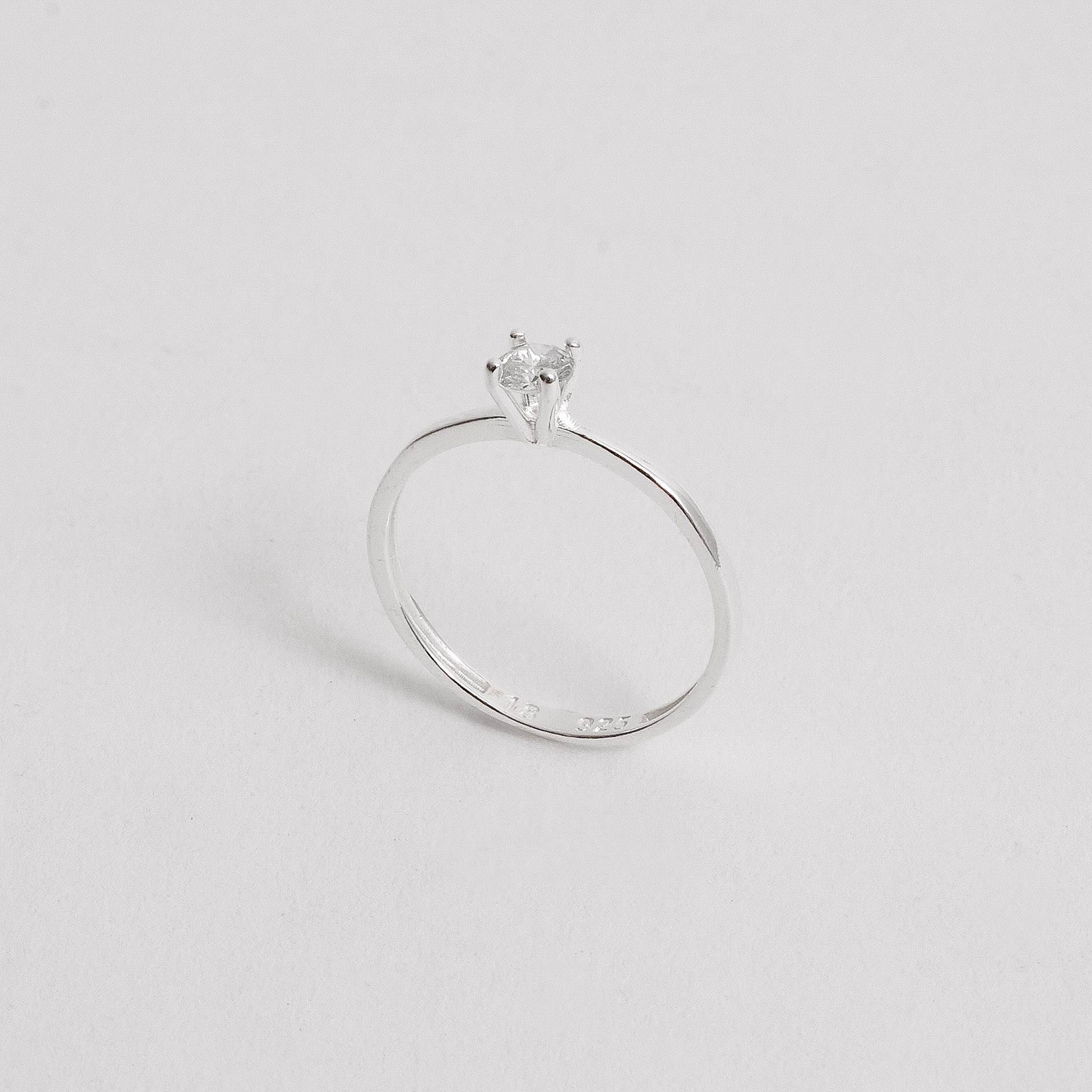 Anel solitário 4mm cristal