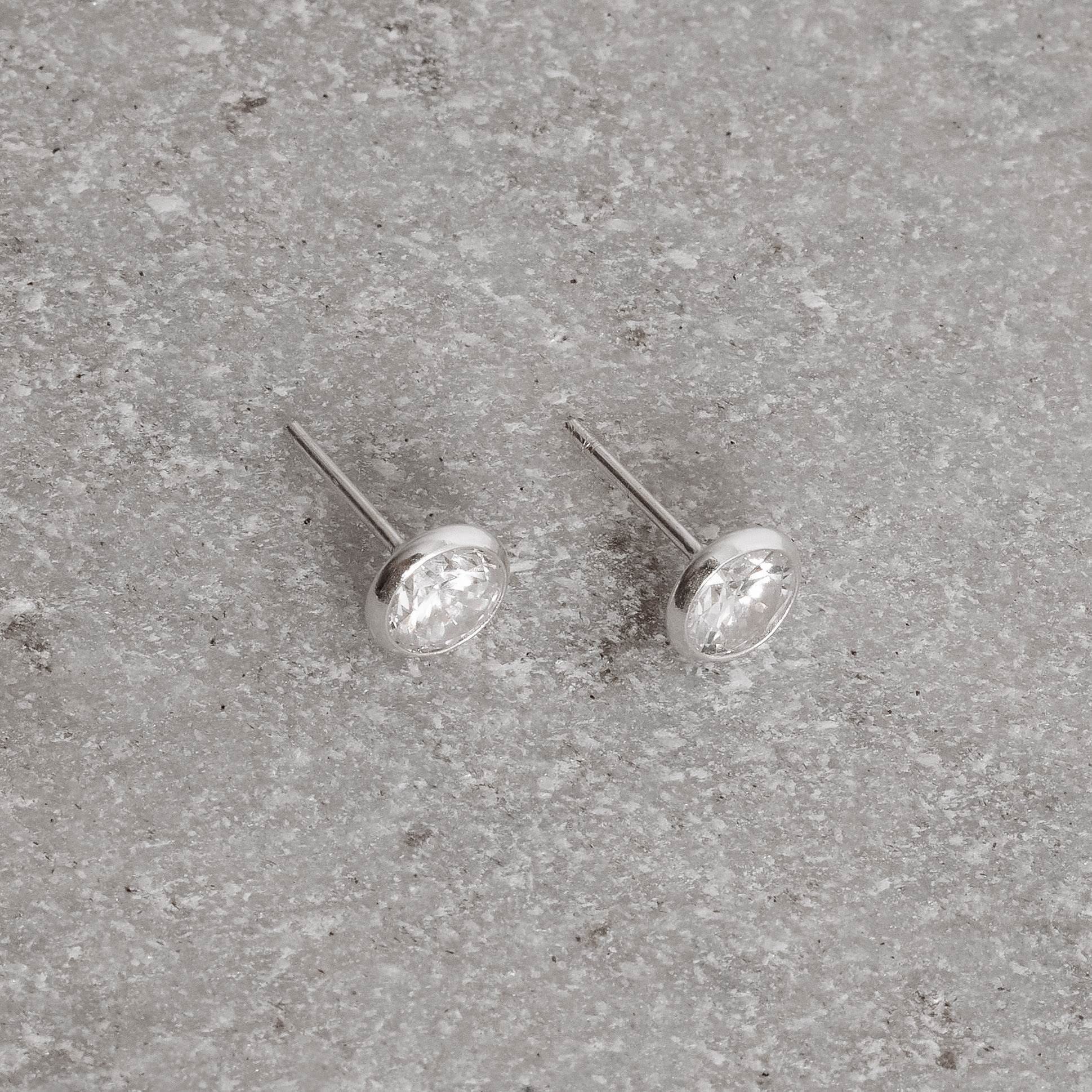 Imagem Secundária Brinco zircônia europeia redonda embutida 6mm