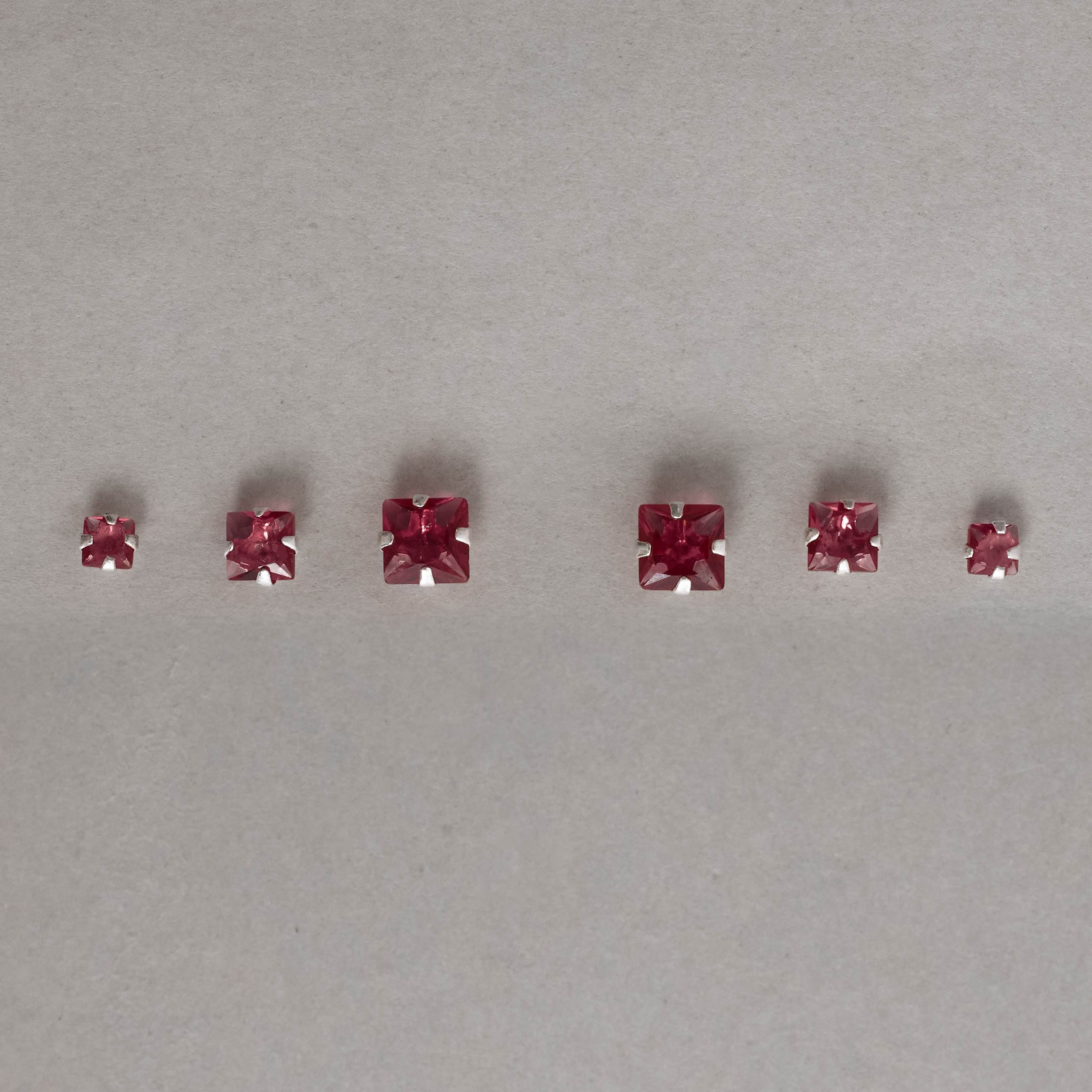 Imagem Secundária Trio zircônias quadradas 3, 4 e 5mm cereja