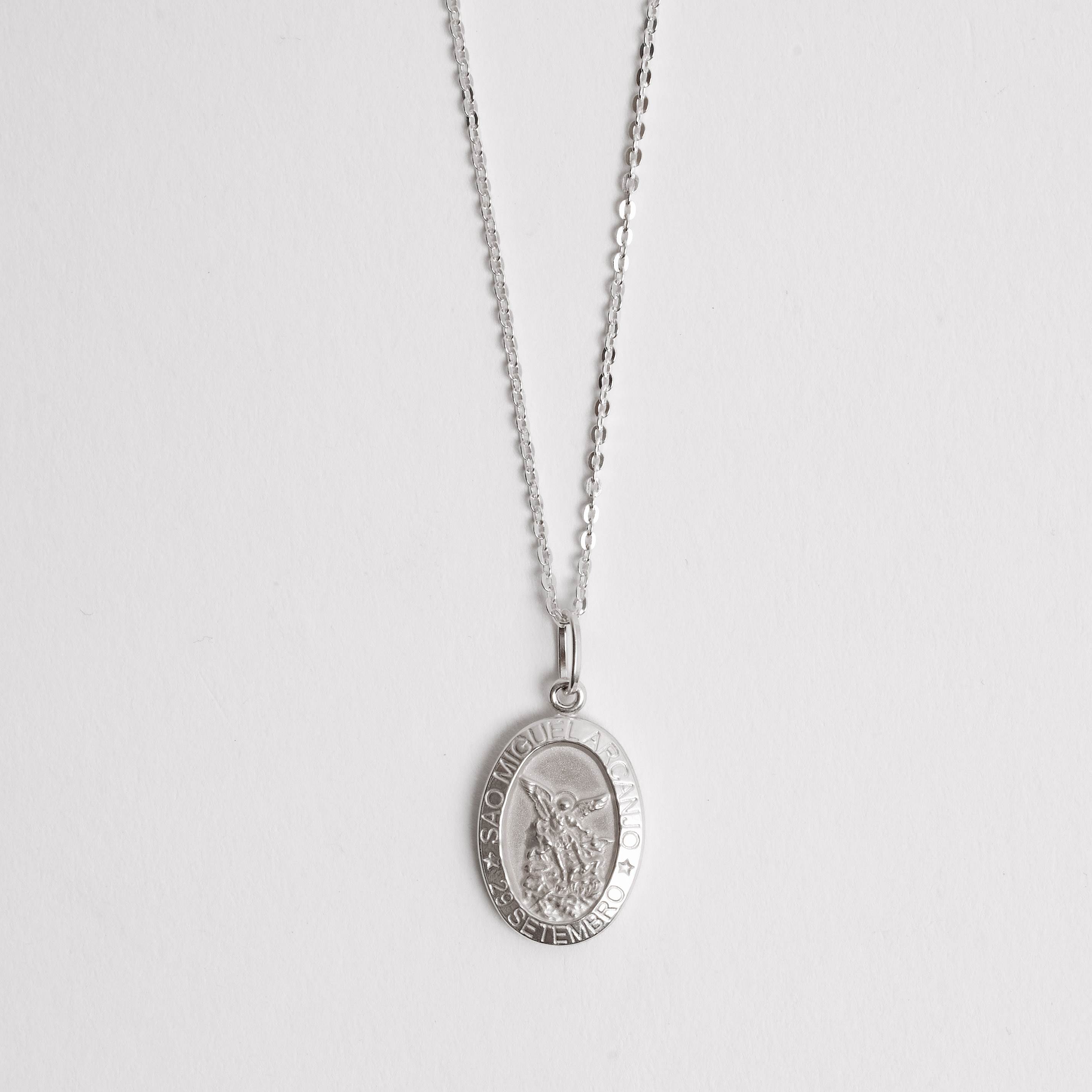 Colar pingente medalha dupla face São Miguel Arcanjo e cruz 16mm corrente cadeadinho 45cm