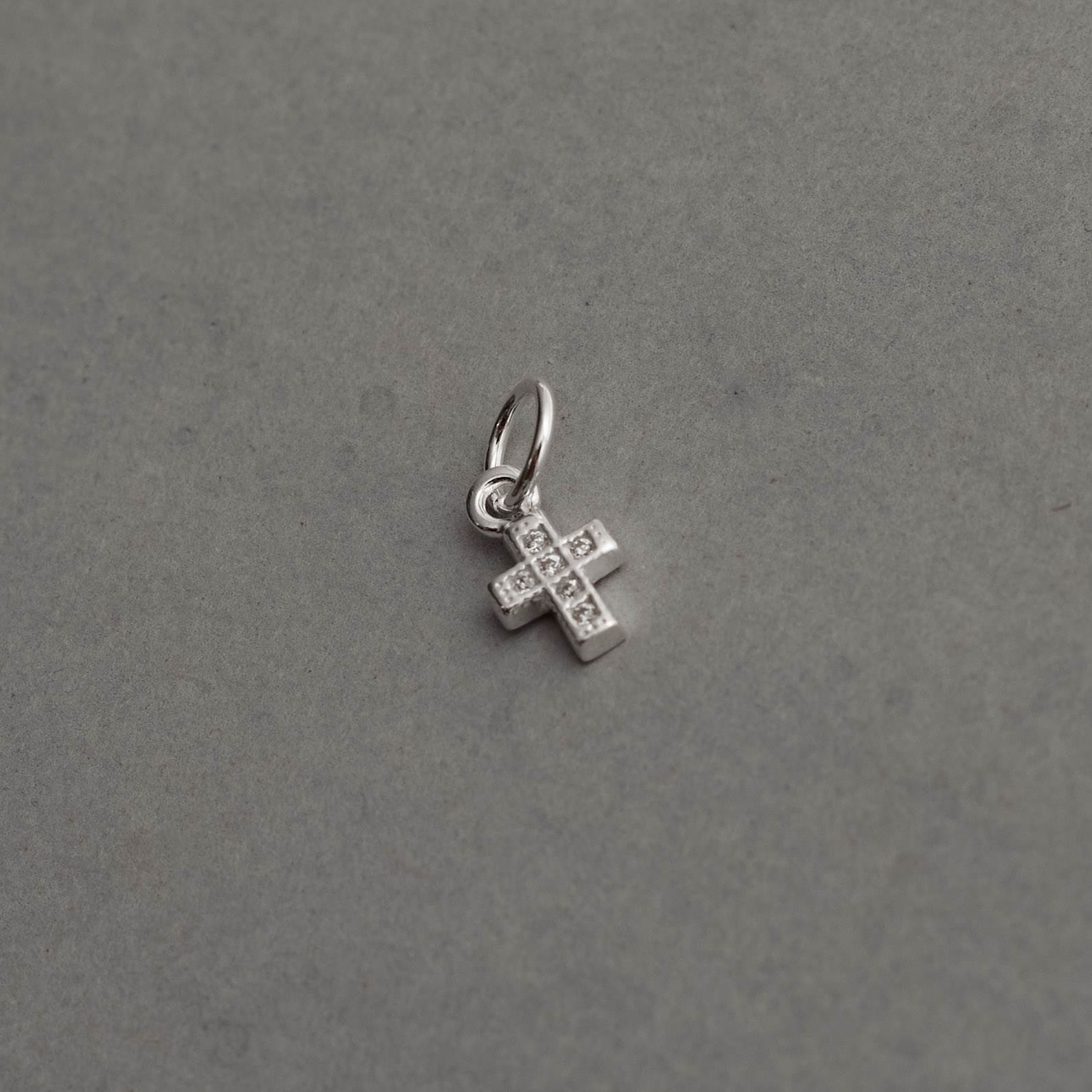 Pingente cruz cravejada 7mm