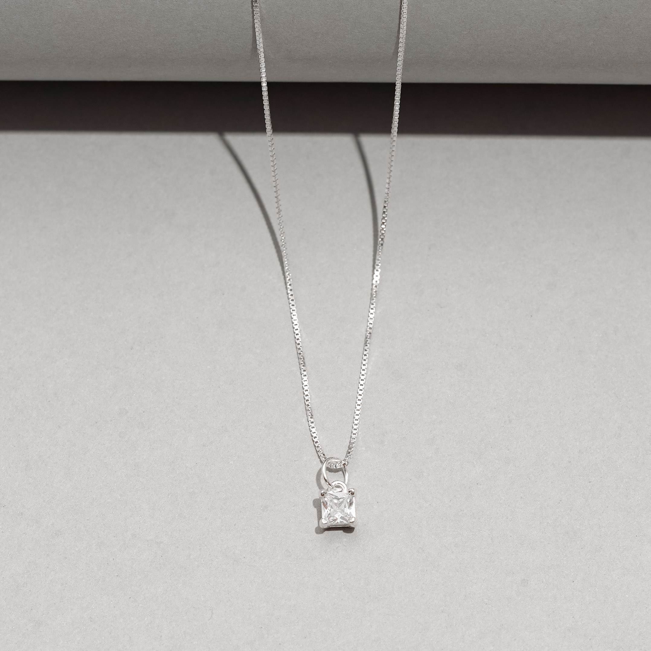 Imagem Secundária Colar pingente zircônia quadrada caixa alta 4mm 40cm