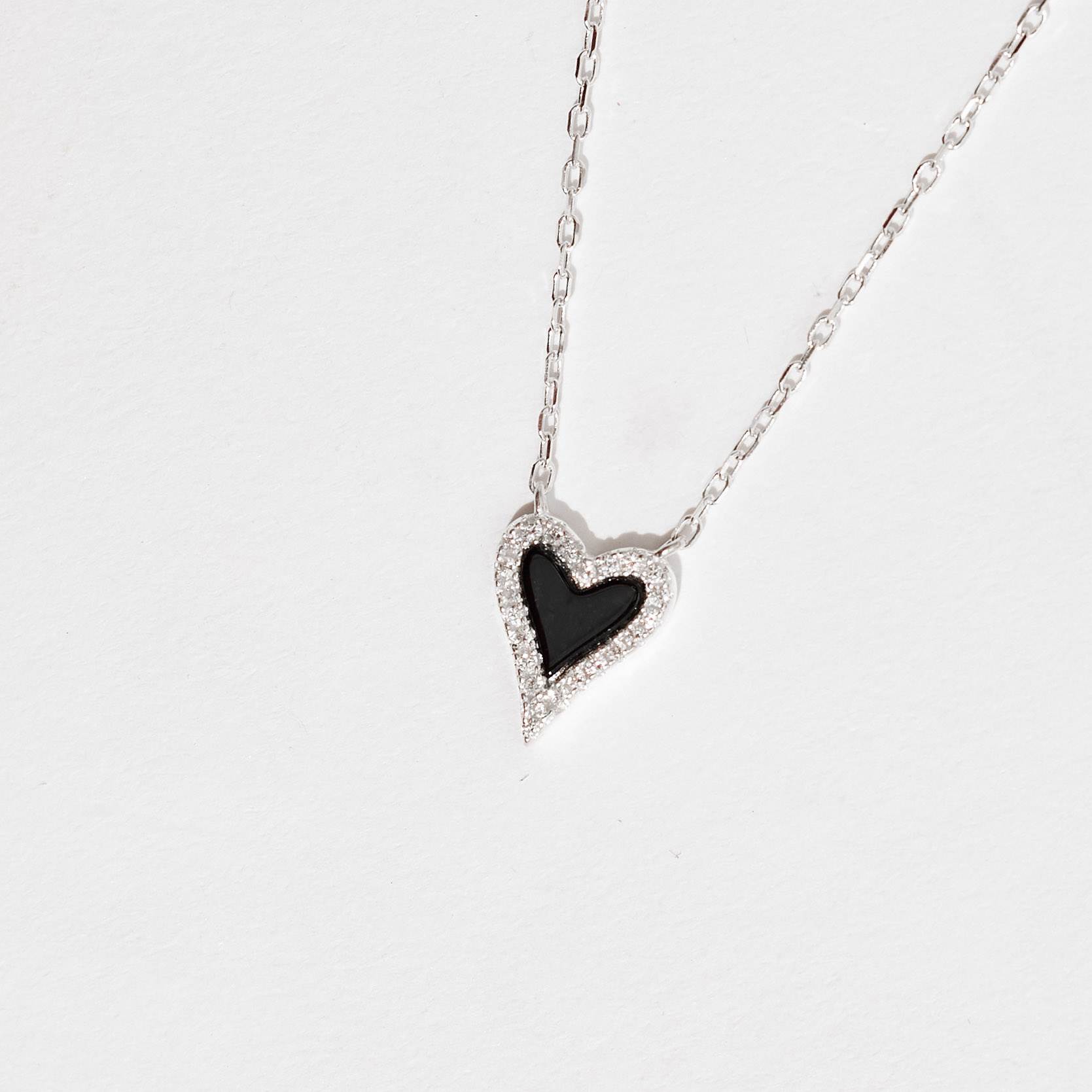 Imagem Colar coração pedra ônix com cravejado 11mm corrente cadeado 45+5cm