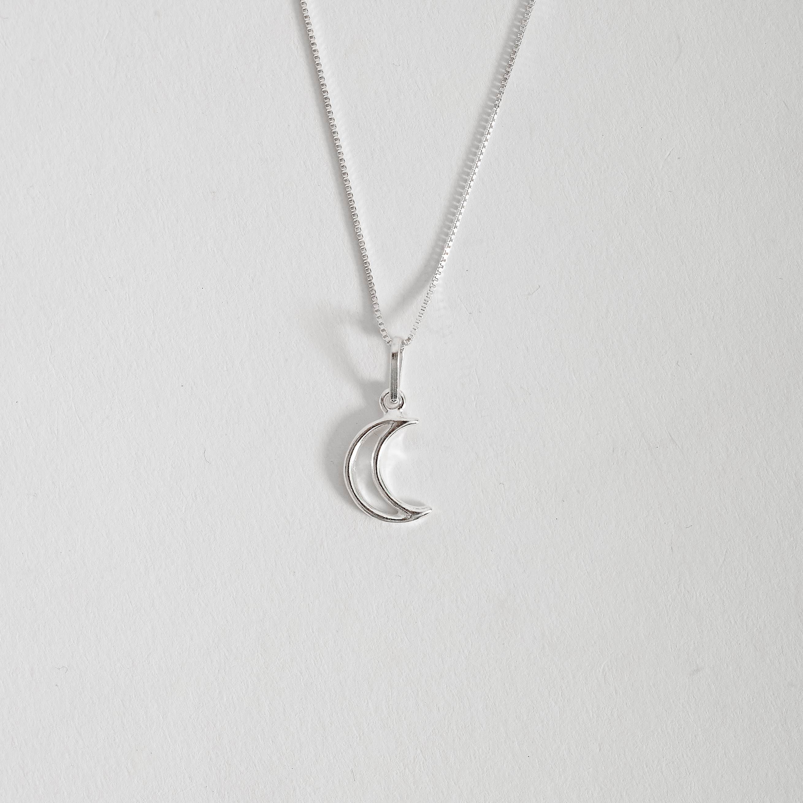 Imagem Colar pingente lua vazada 11mm 40cm