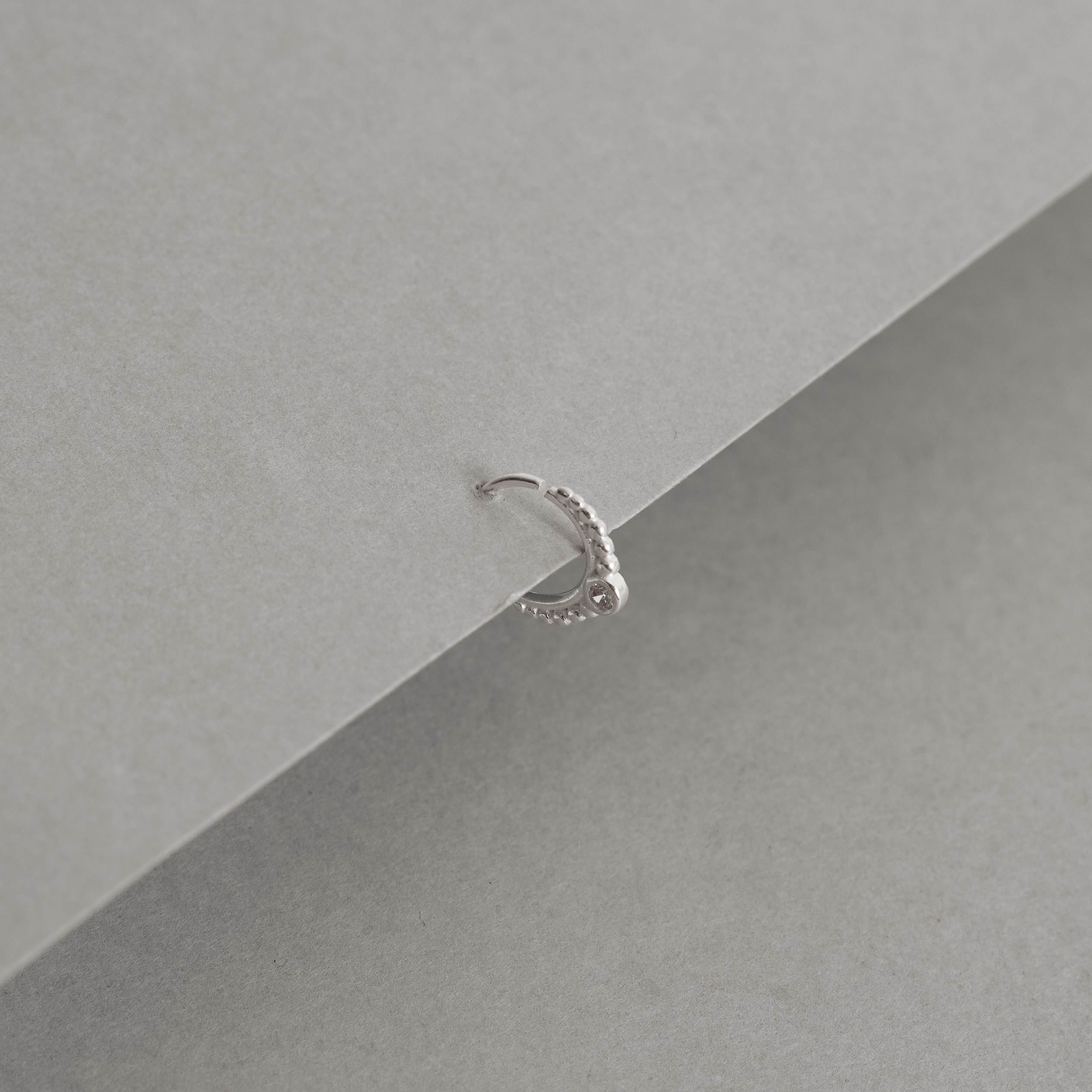 Imagem Secundária Piercing argola rendada 1 zircônia 9mm orelha esquerda