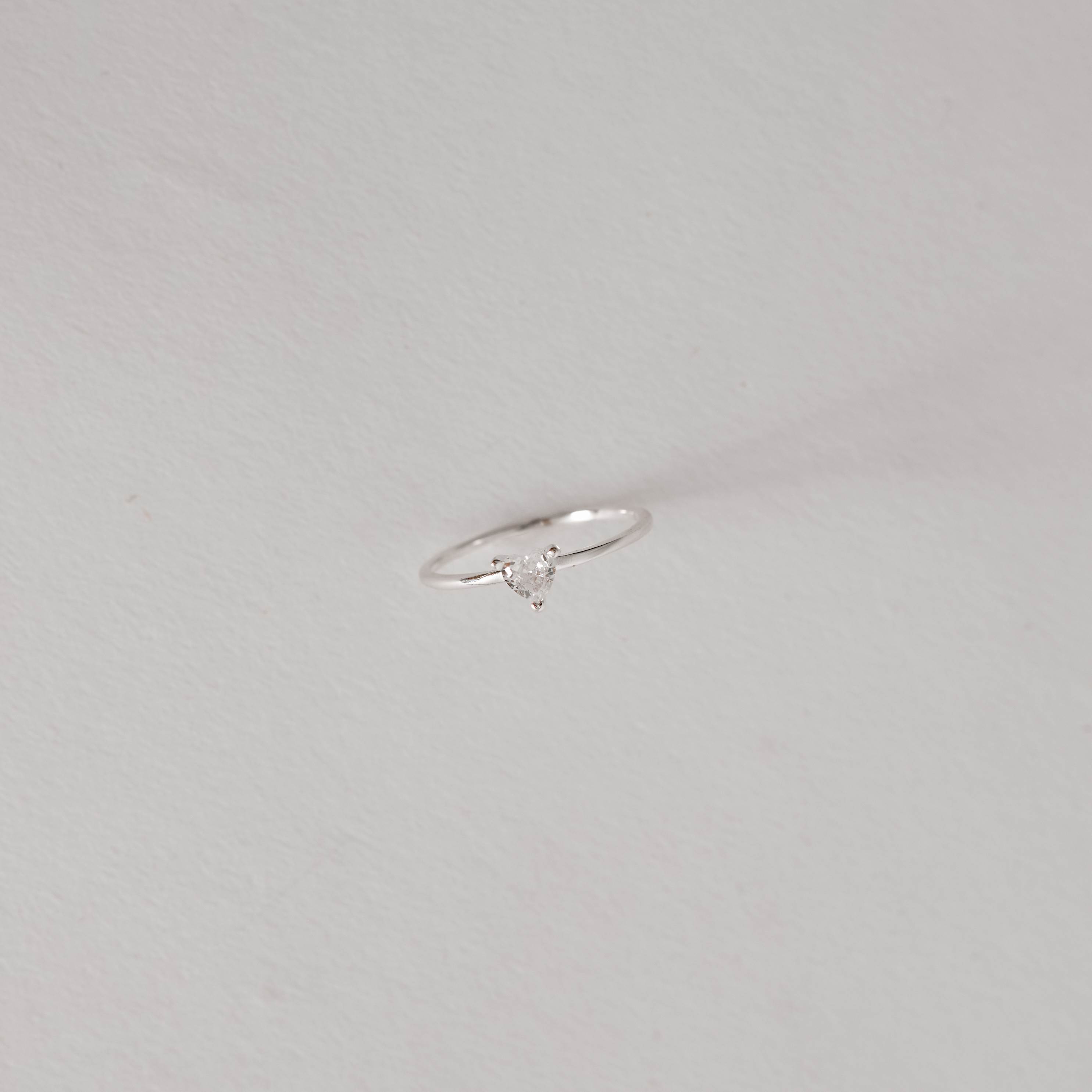 Anel solitário zircônia coração 4mm