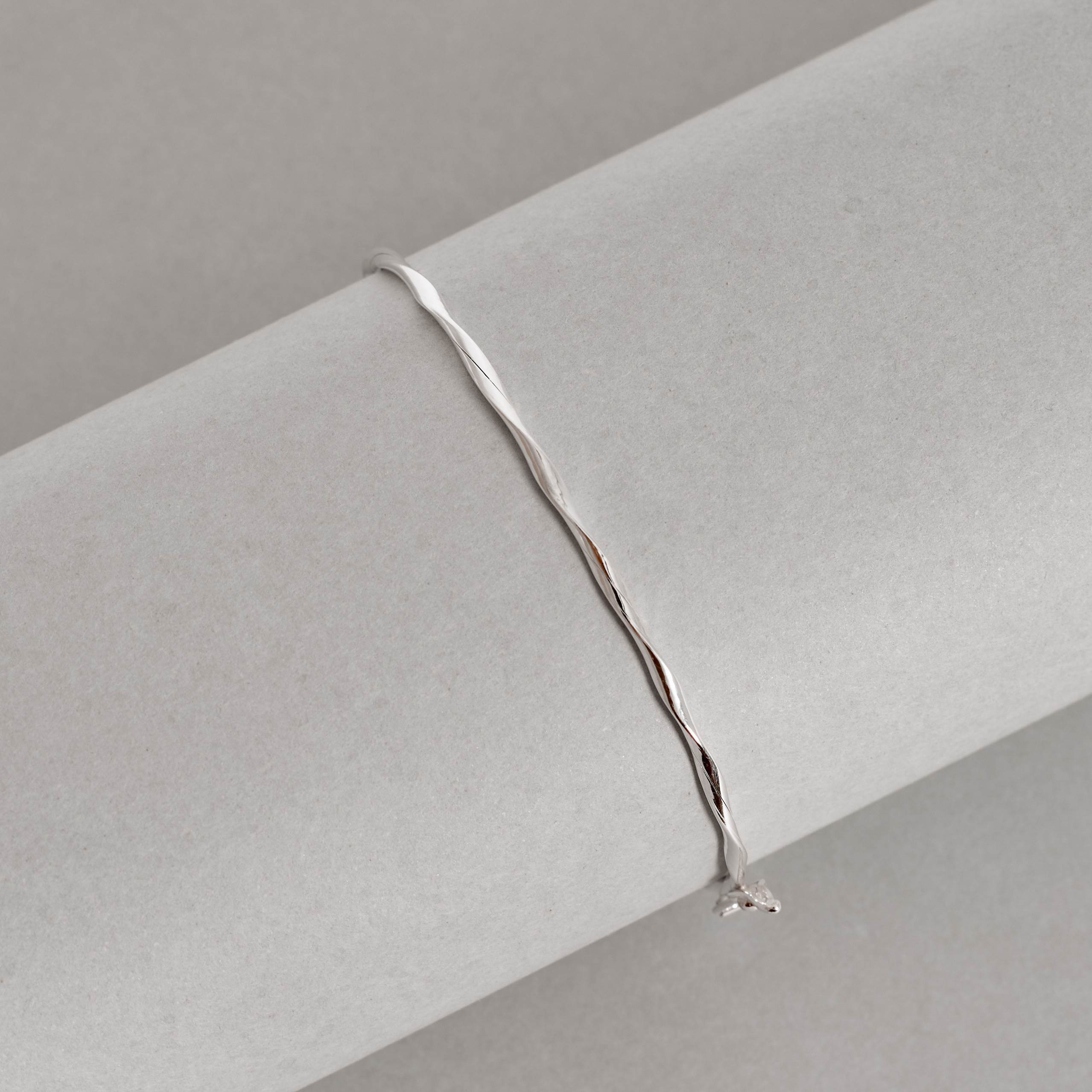 Imagem Secundária Bracelete 1.9 fio torcido leve