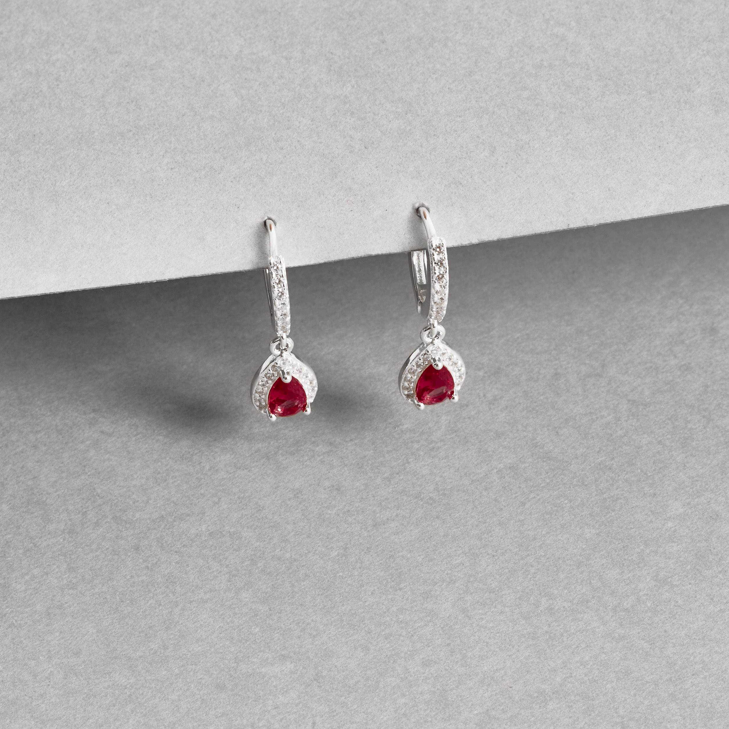 Argola click cravejada 11mm pingente zircônia gota rubi