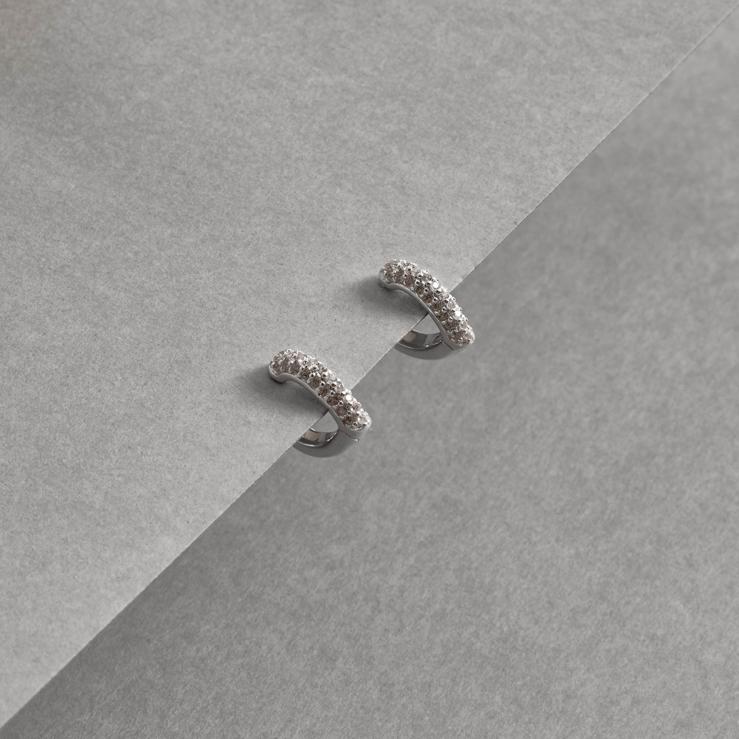 Argola click gota 10mm triplo cravejado