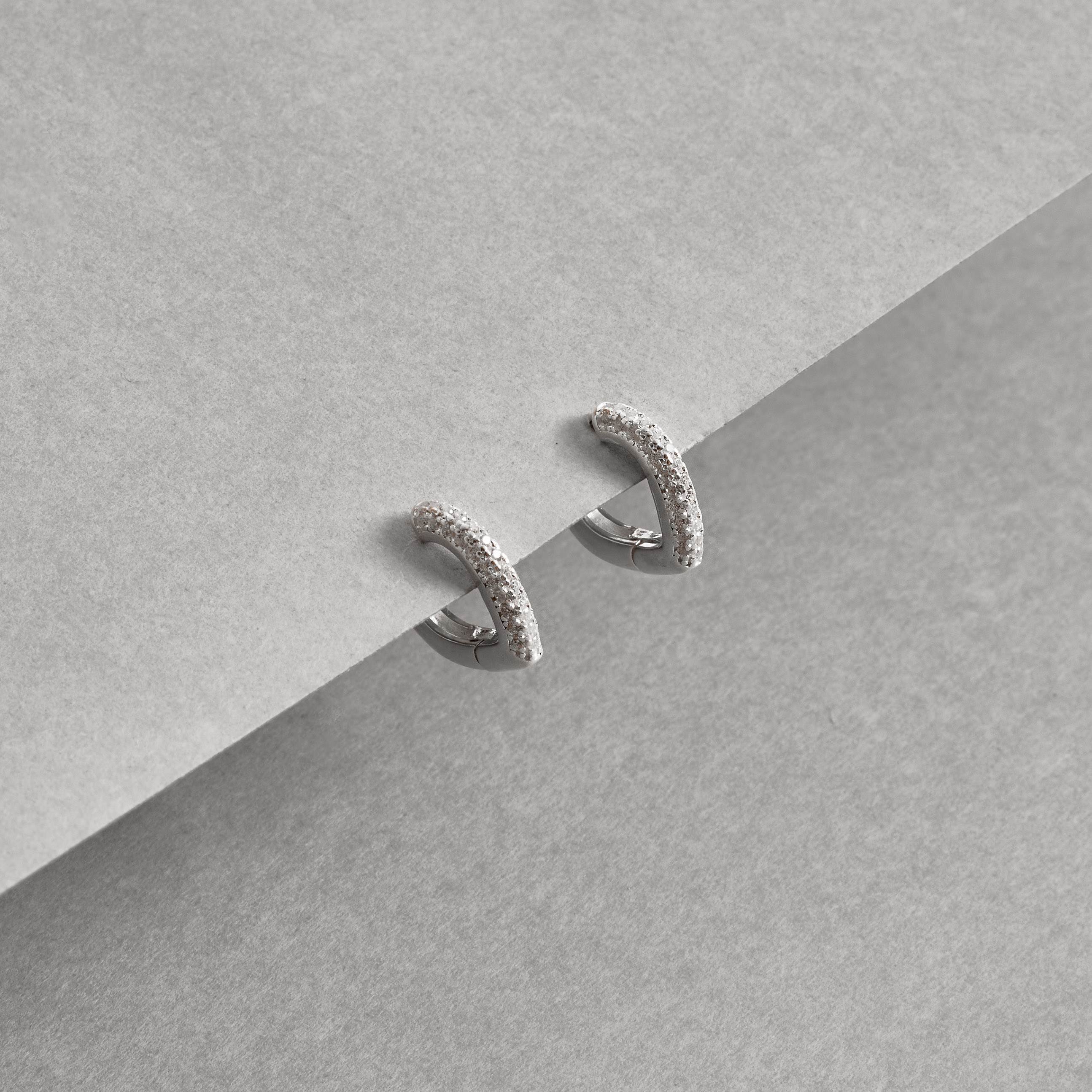 Argola click gota 12mm triplo cravejado