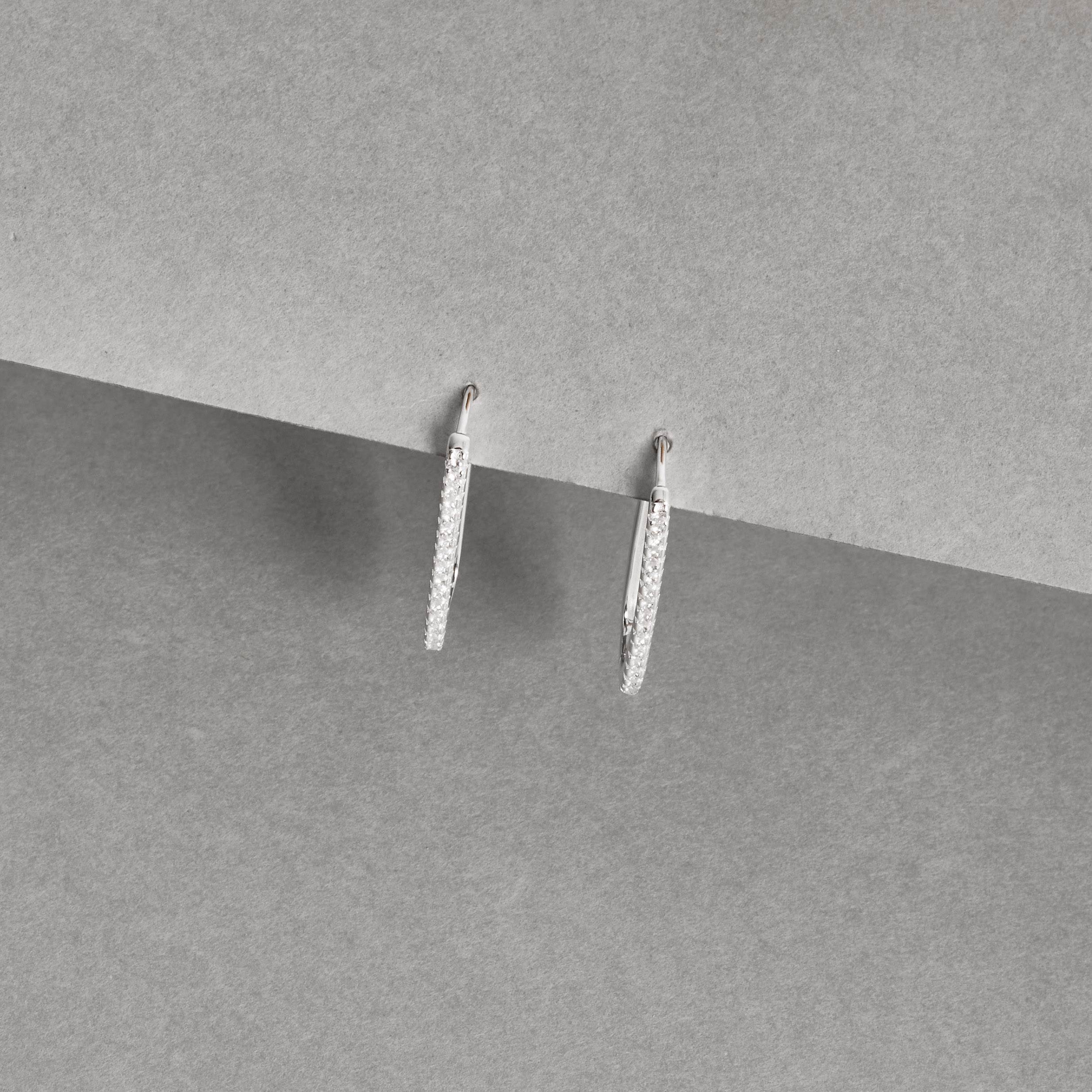 Argola click cravejada 23mm