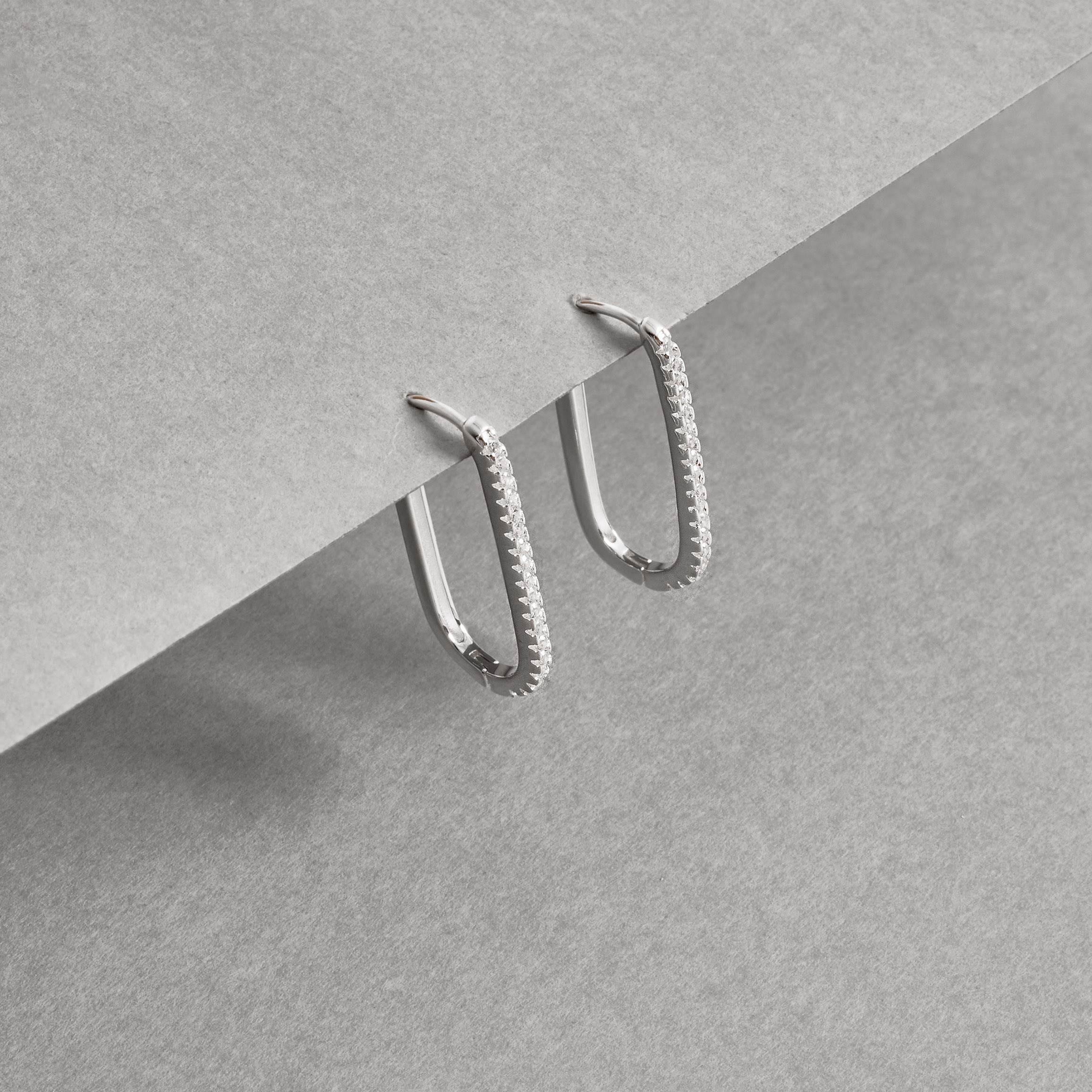 Argola click cravejada 23mm