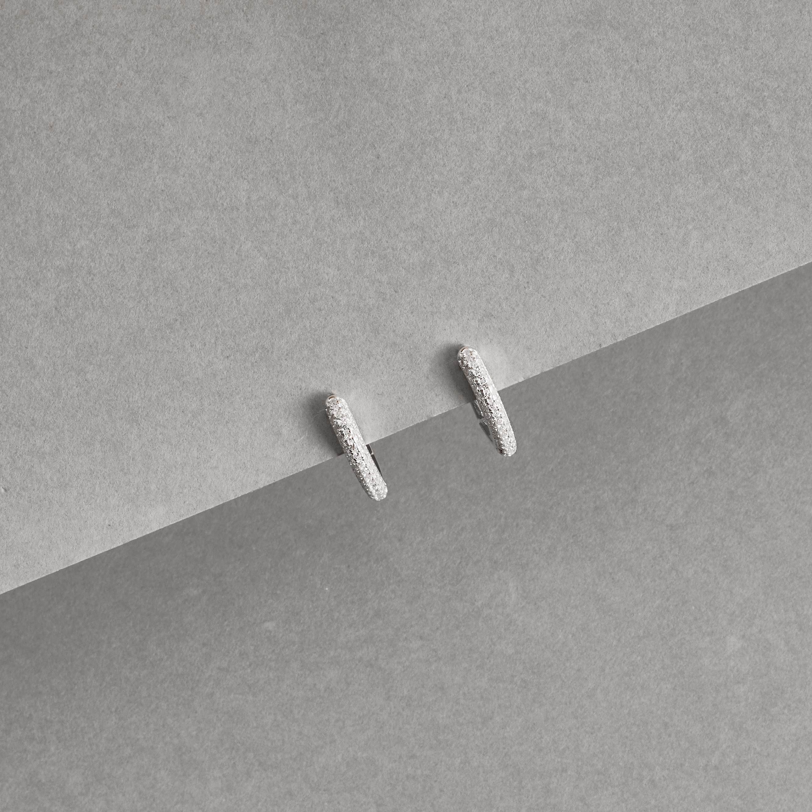 Argola click gota 13mm triplo cravejado