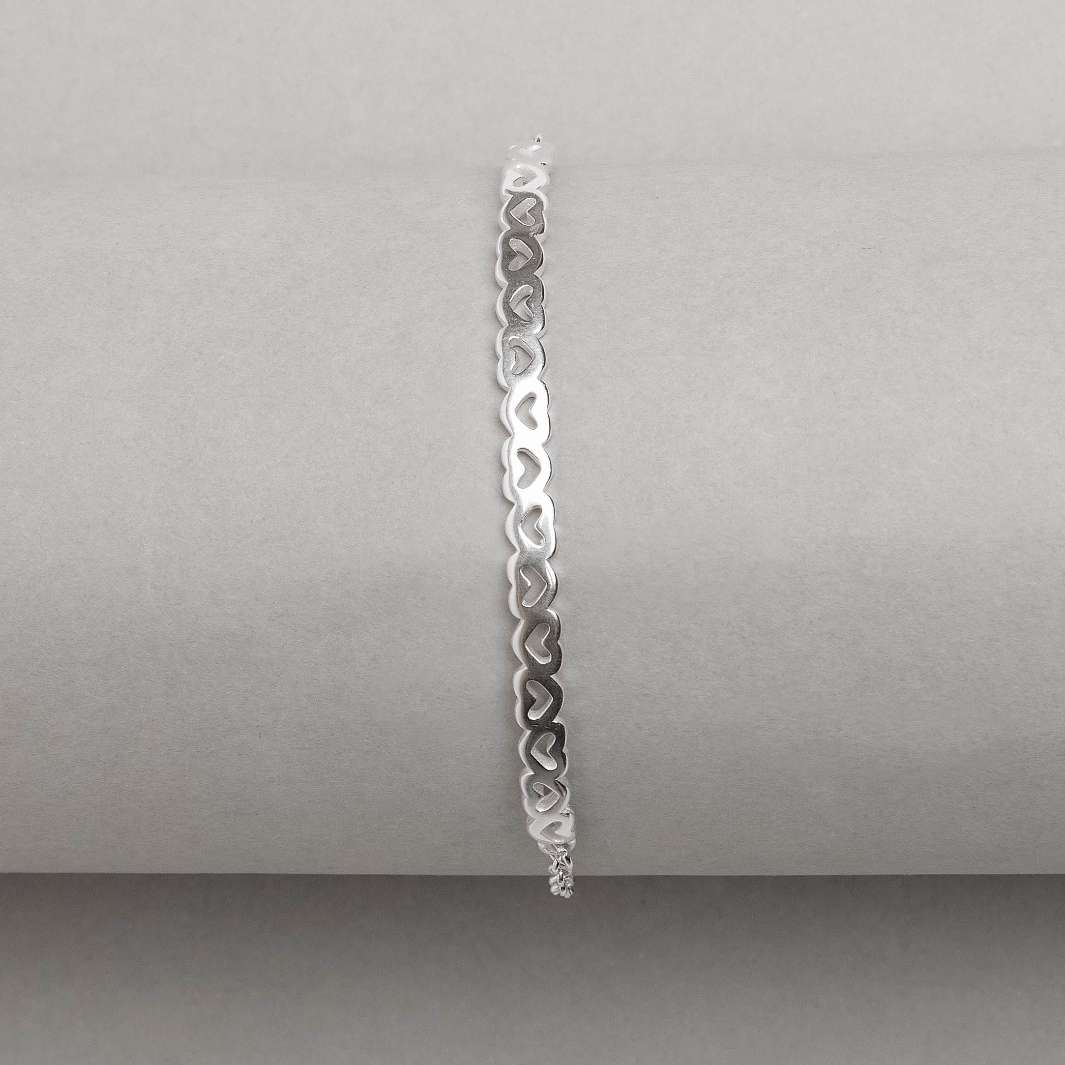 Imagem Secundária Pulseira entremeio fio rígido corações vazados