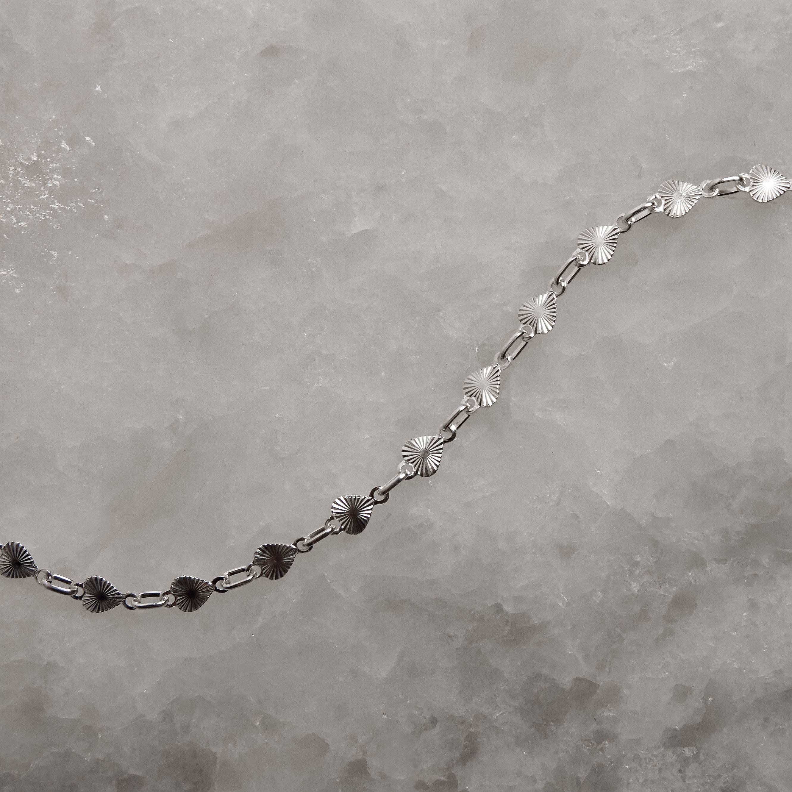 Imagem Secundária Pulseira entremeio corações com vinco 5mm