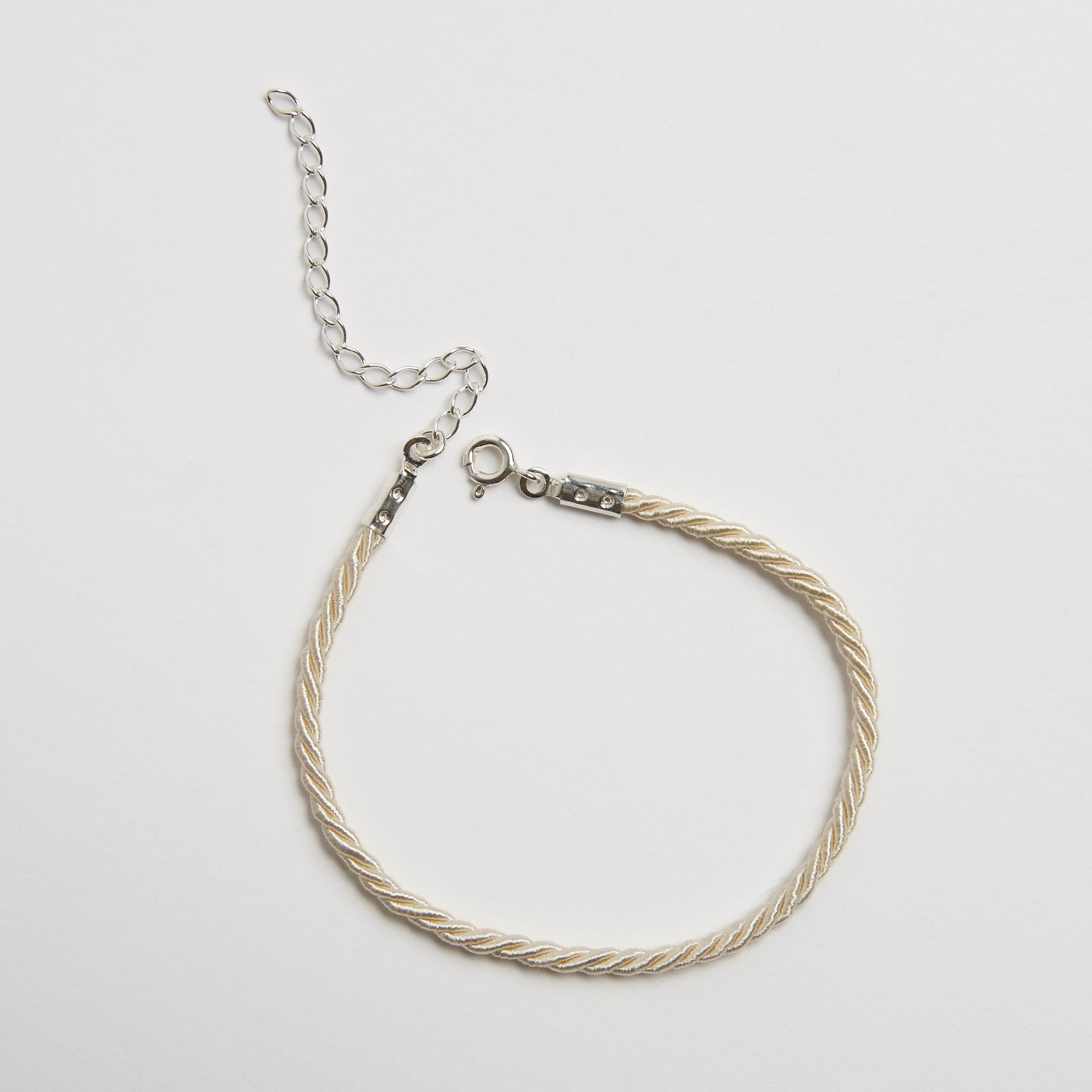 Imagem Pulseira cordão trançado marfim 2mm 16cm com alongadora