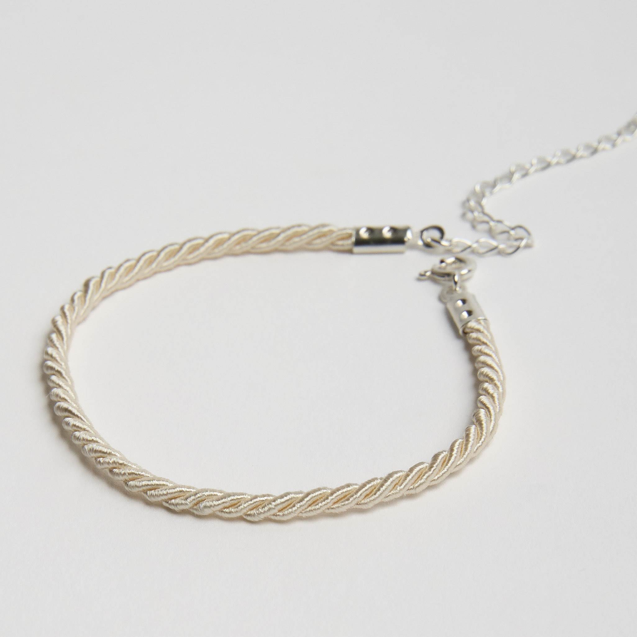 Pulseira cordão trançado marfim 2mm 16cm com alongadora