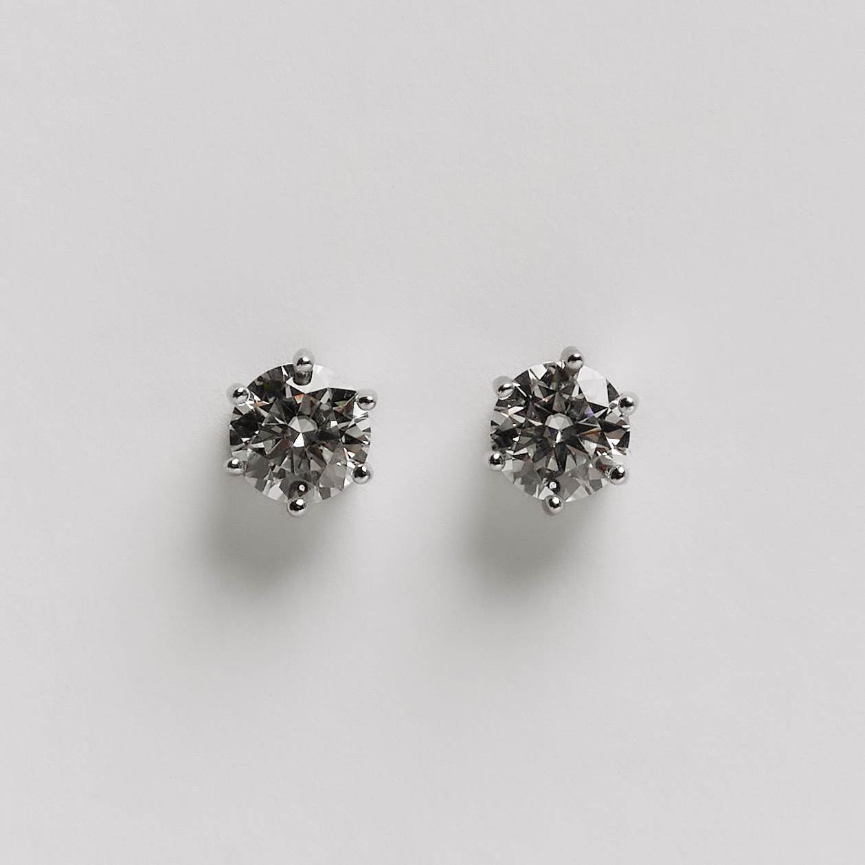 Brinco moissanite redondo 8mm ródio