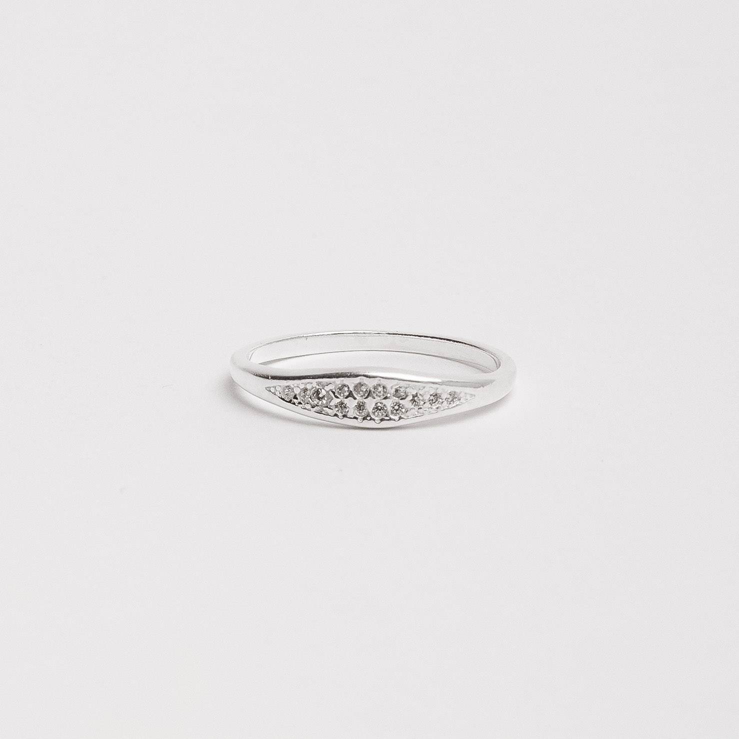 Anel detalhe cravejado cristal