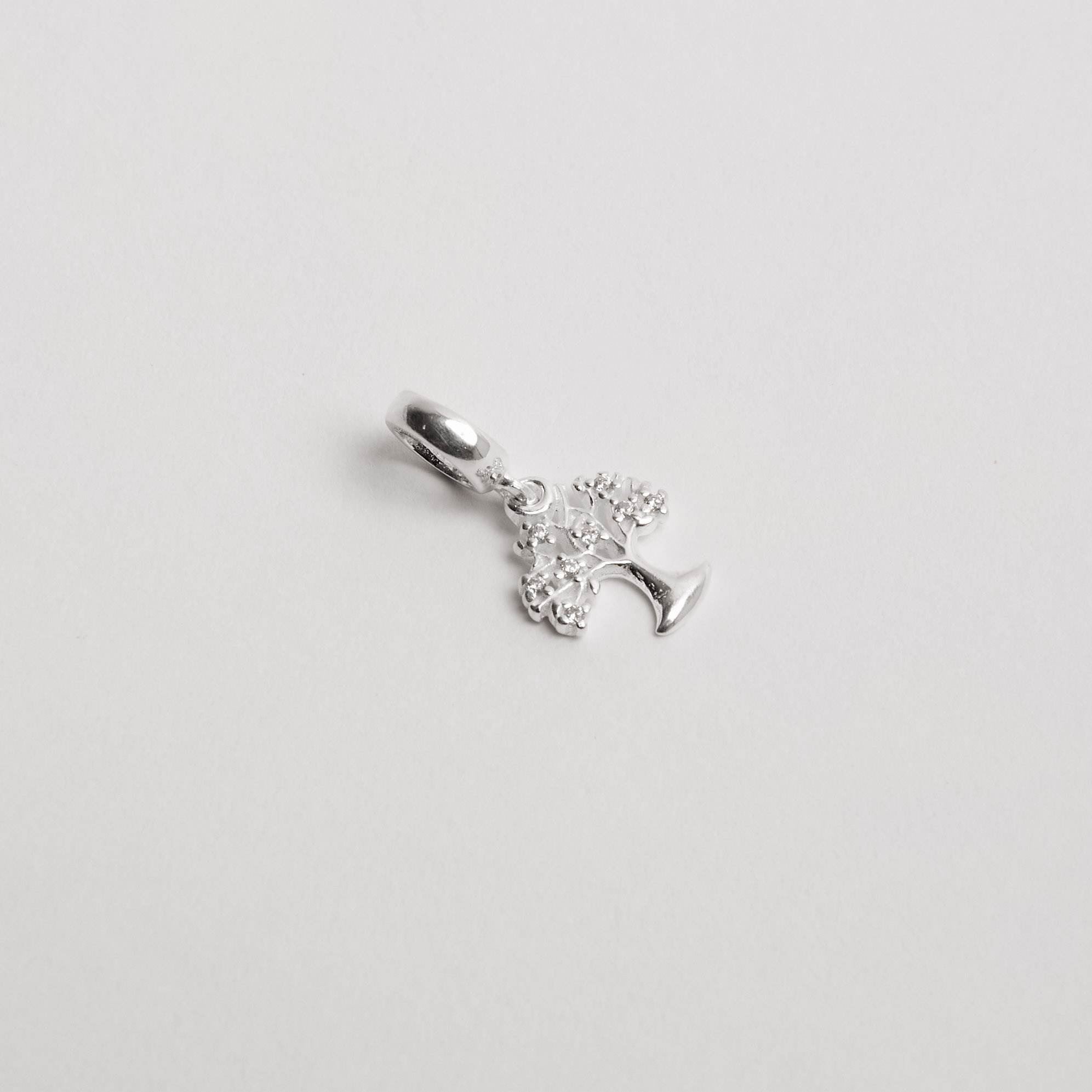Berloque pingente árvore com zircônias 11mm