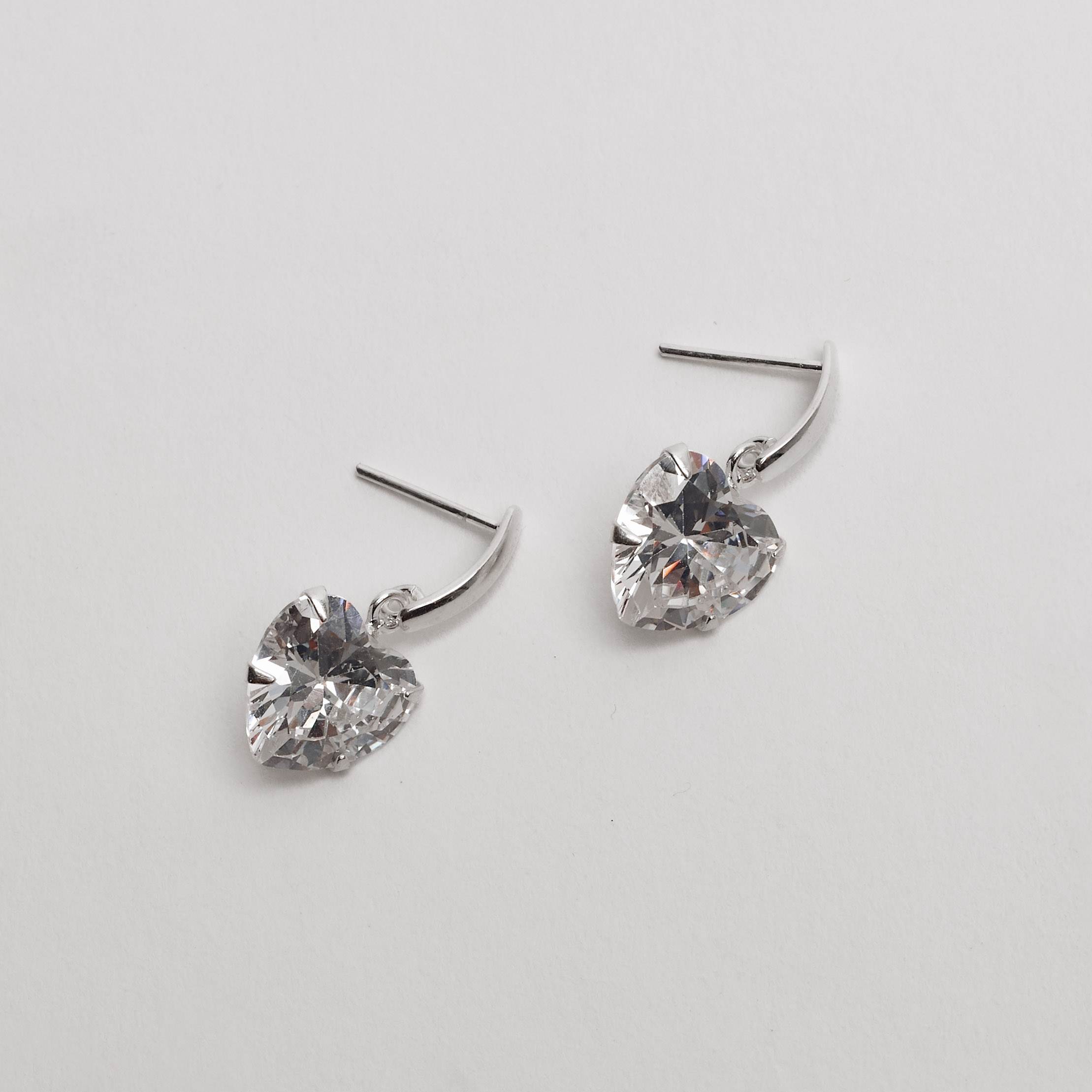 Imagem Secundária Brinco base com zircônia coração 10mm