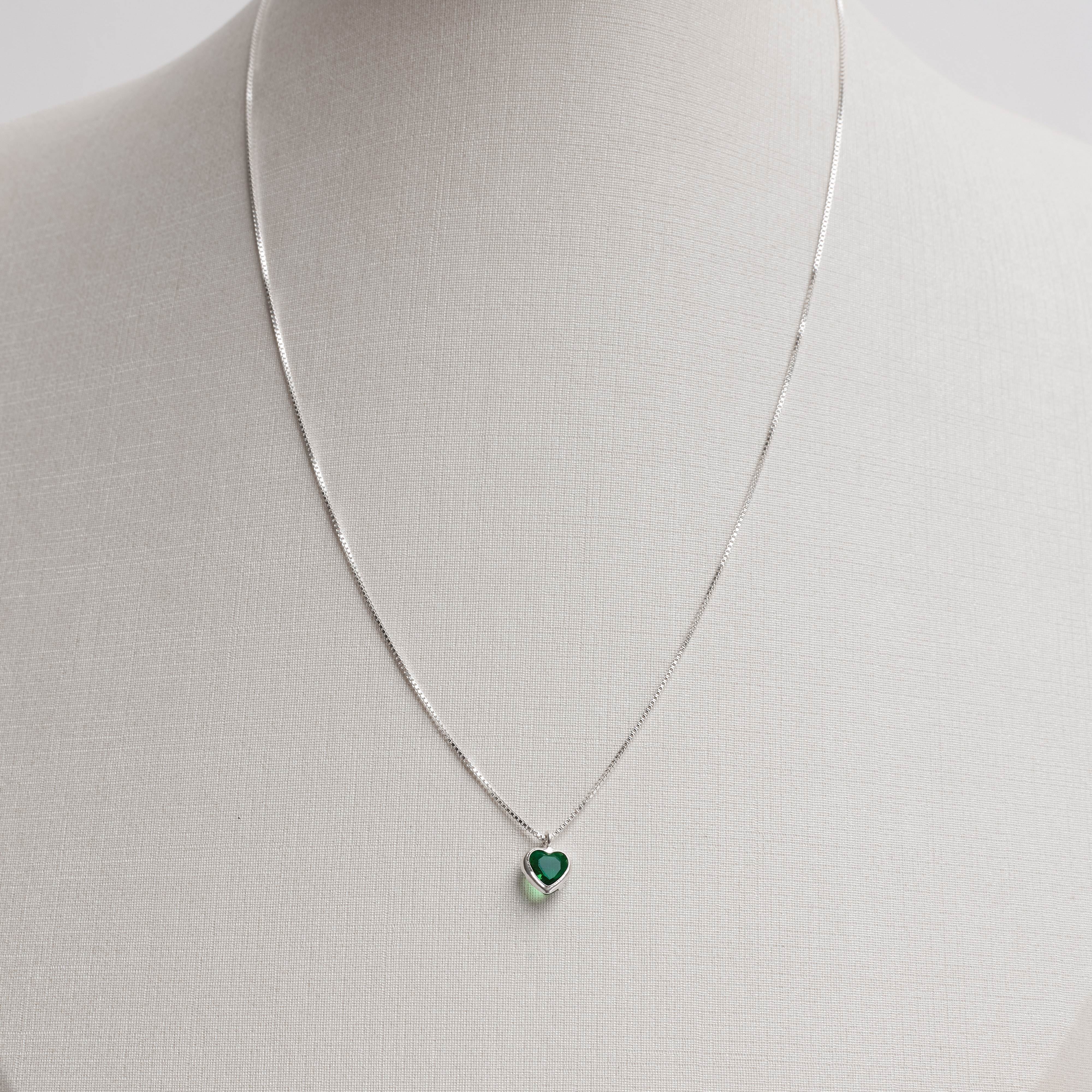 Imagem Secundária Conjunto brinco e colar zircônia coração esmeralda embutida 6mm 40cm