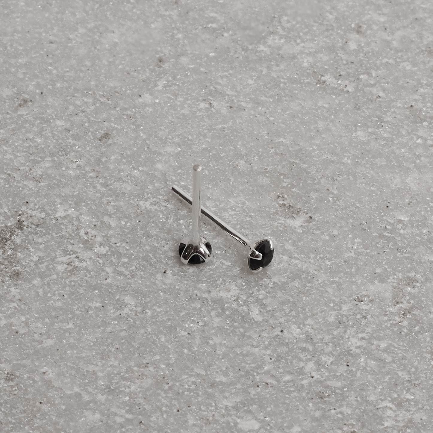 Brinco zircônia redonda ônix 3mm