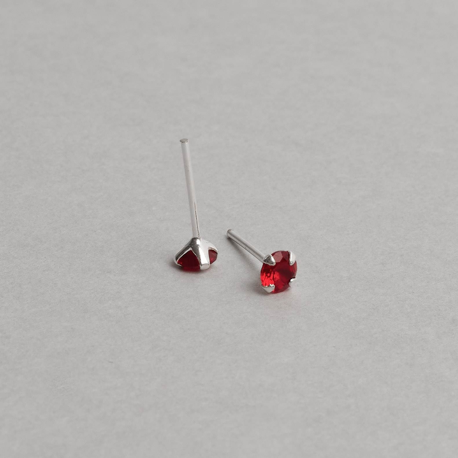 Brinco zircônia redonda cereja 5mm