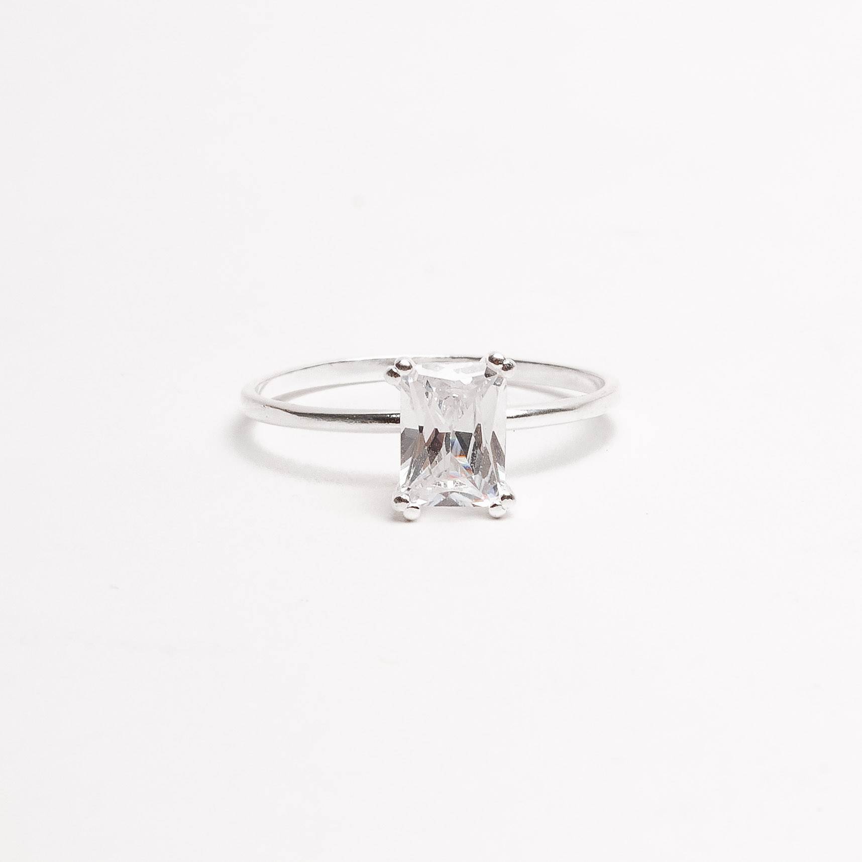 Anel solitário zircônia retangular 7x5mm