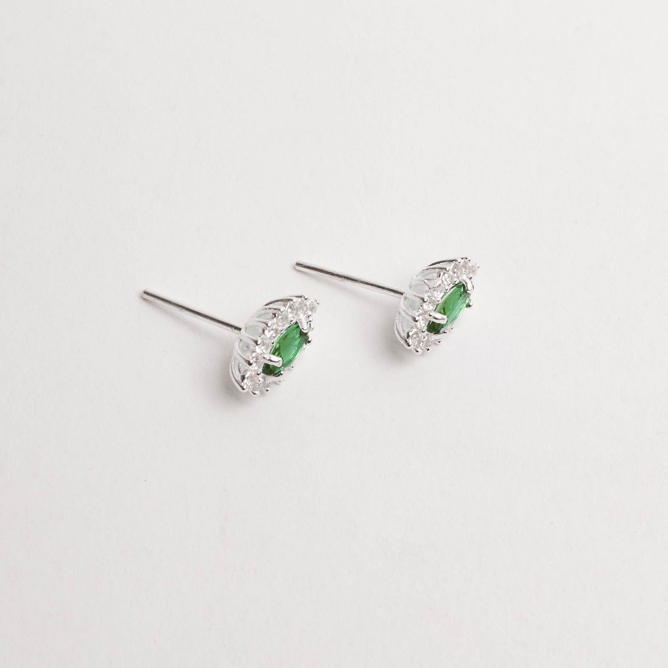 Imagem Secundária Brinco zircônia navete esmeralda com cravejado 10mm