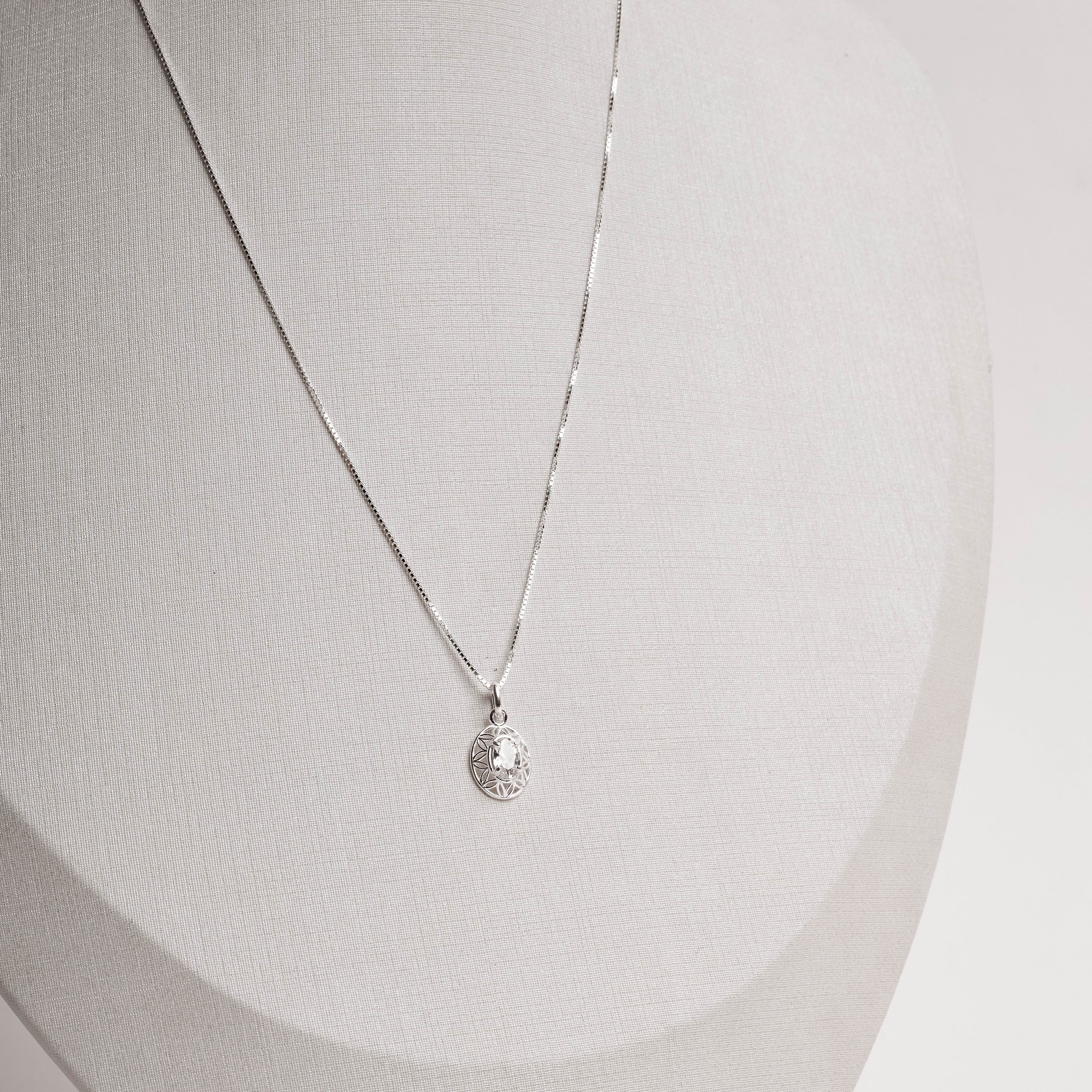 Imagem Secundária Colar pingente medalha trabalhada 11mm com zircônia oval 45cm