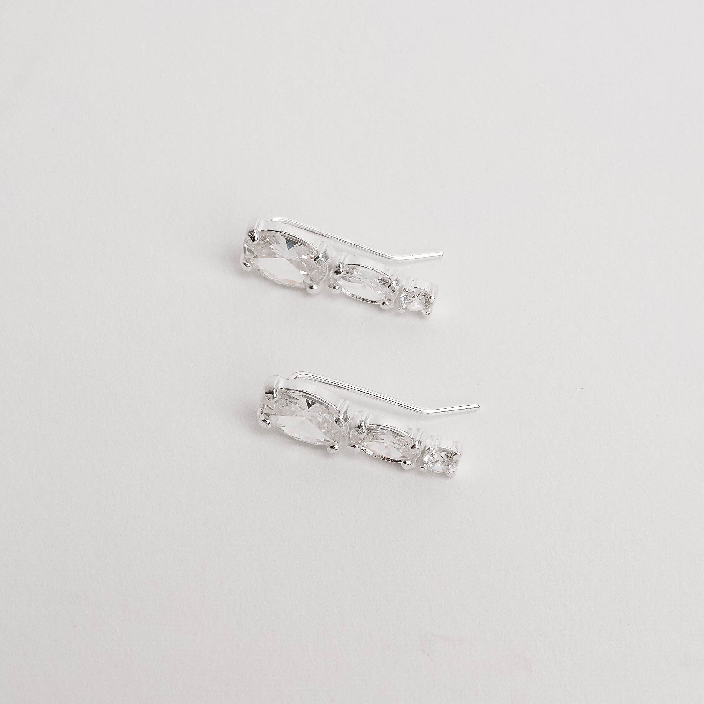 Brinco ear cuff zircônias ovais e redonda