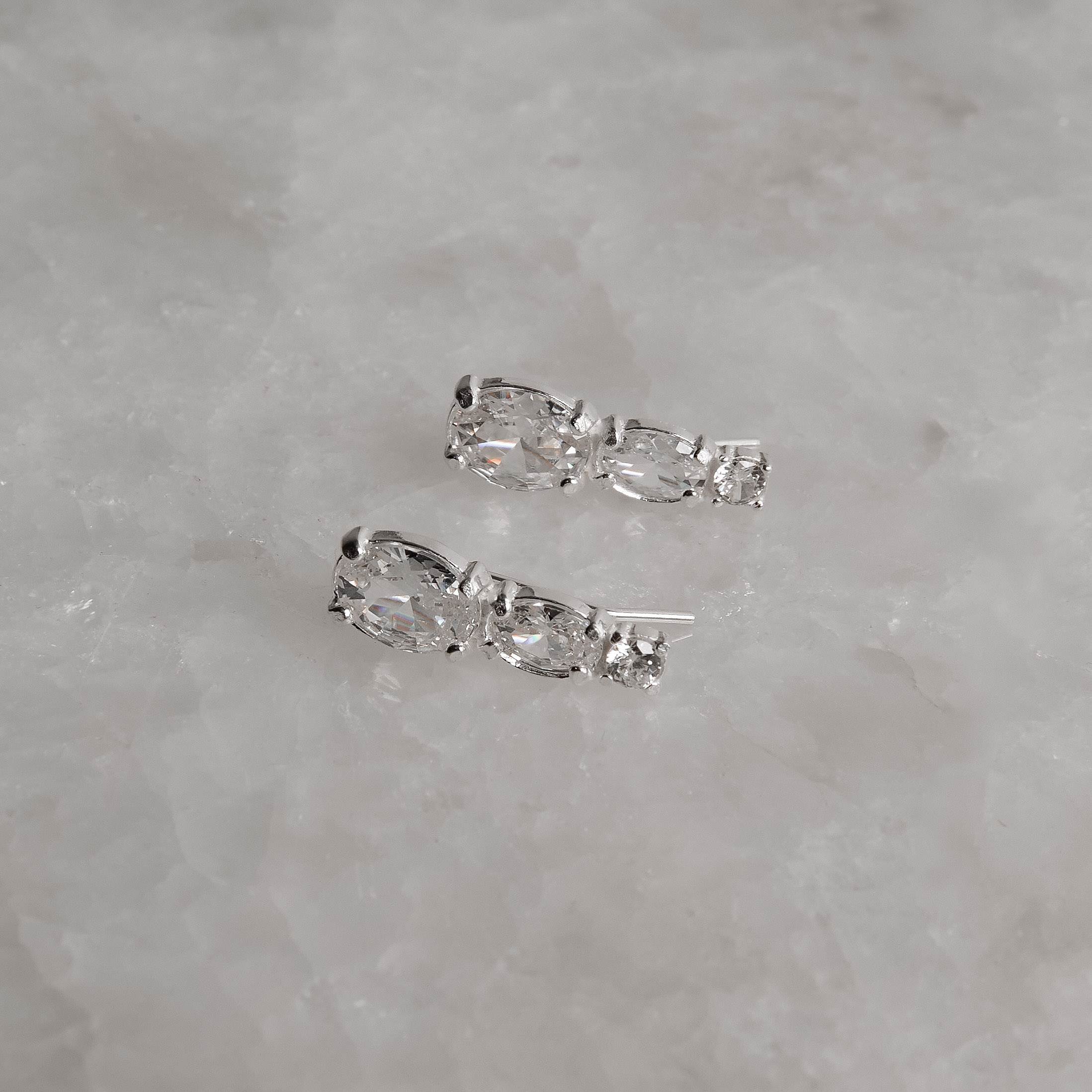 Brinco ear cuff zircônias ovais e redonda