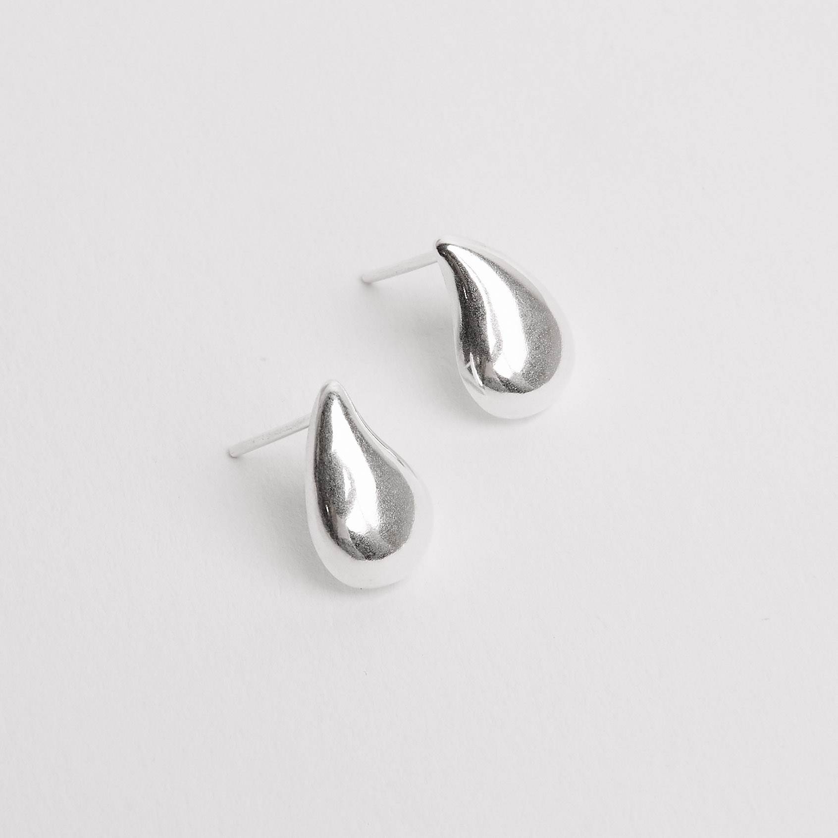 Imagem Secundária Brinco gota curvada 12mm
