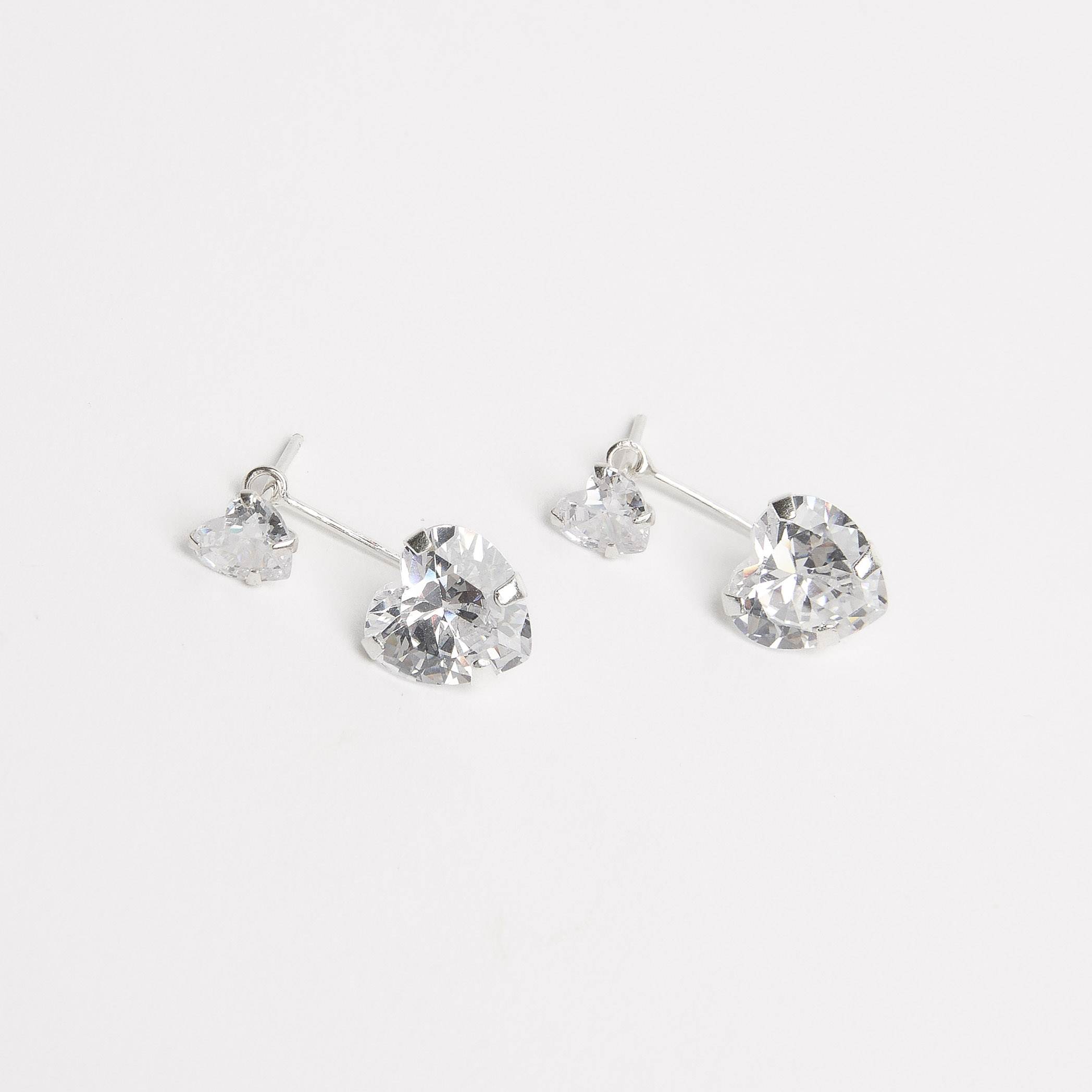 Imagem Secundária Brinco duas zircônias coração 6 e 10mm