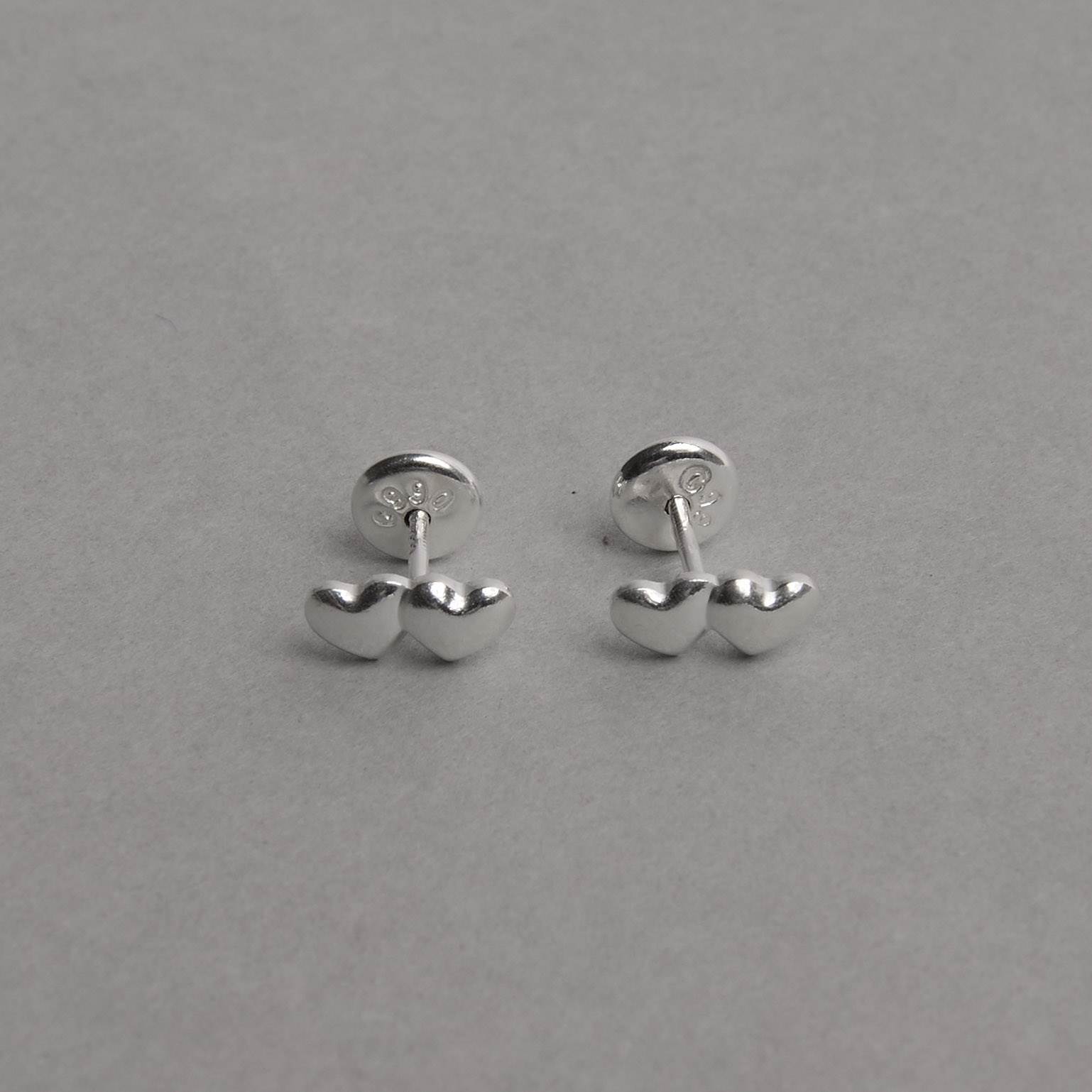 Imagem Secundária Brinco infantil dois corações 8mm tarraxa baby