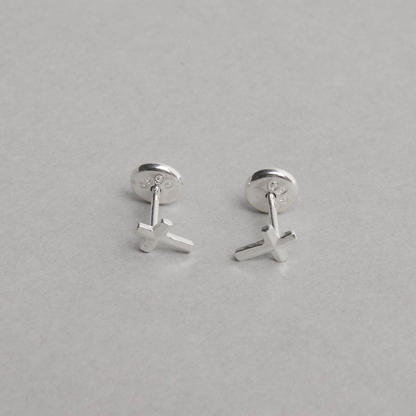 Imagem Secundária Brinco infantil cruz facetada 6mm tarraxa baby