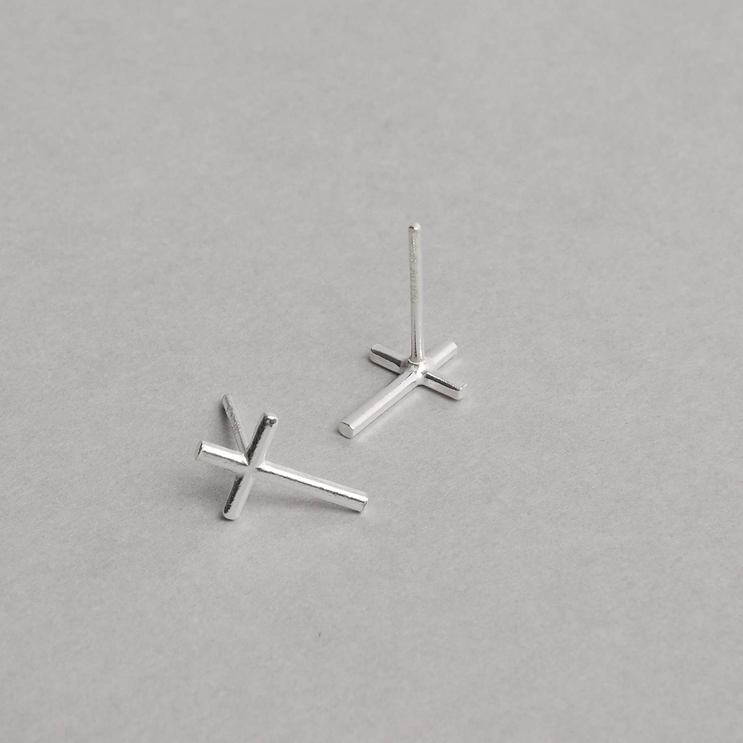Imagem Secundária Brinco cruz palito 11mm