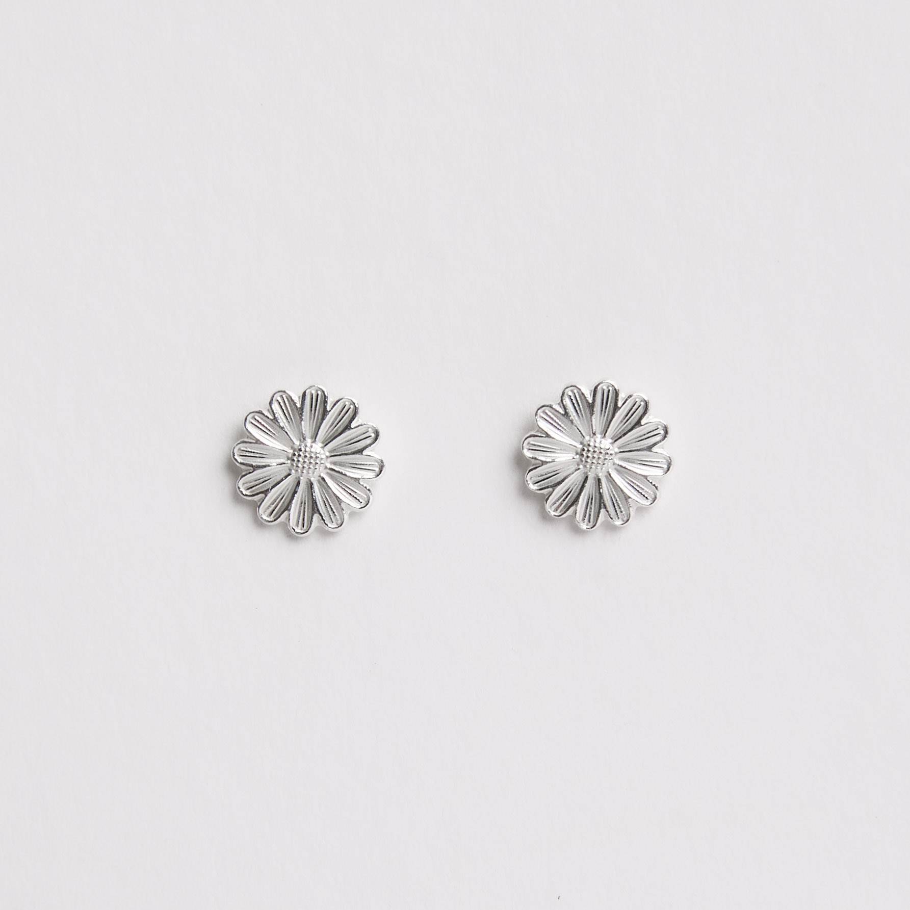 Brinco flor 8mm