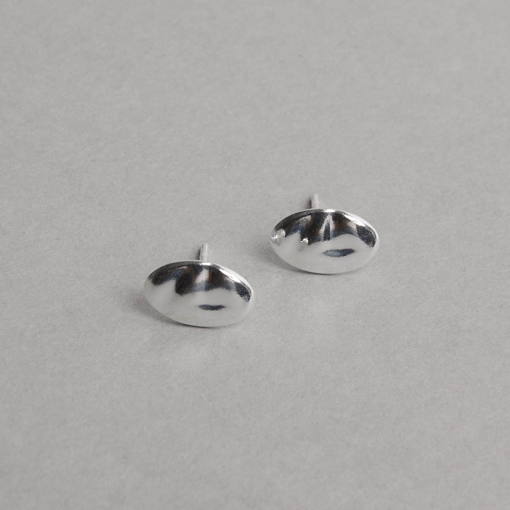 Imagem Secundária Brinco oval ondulado 10mm