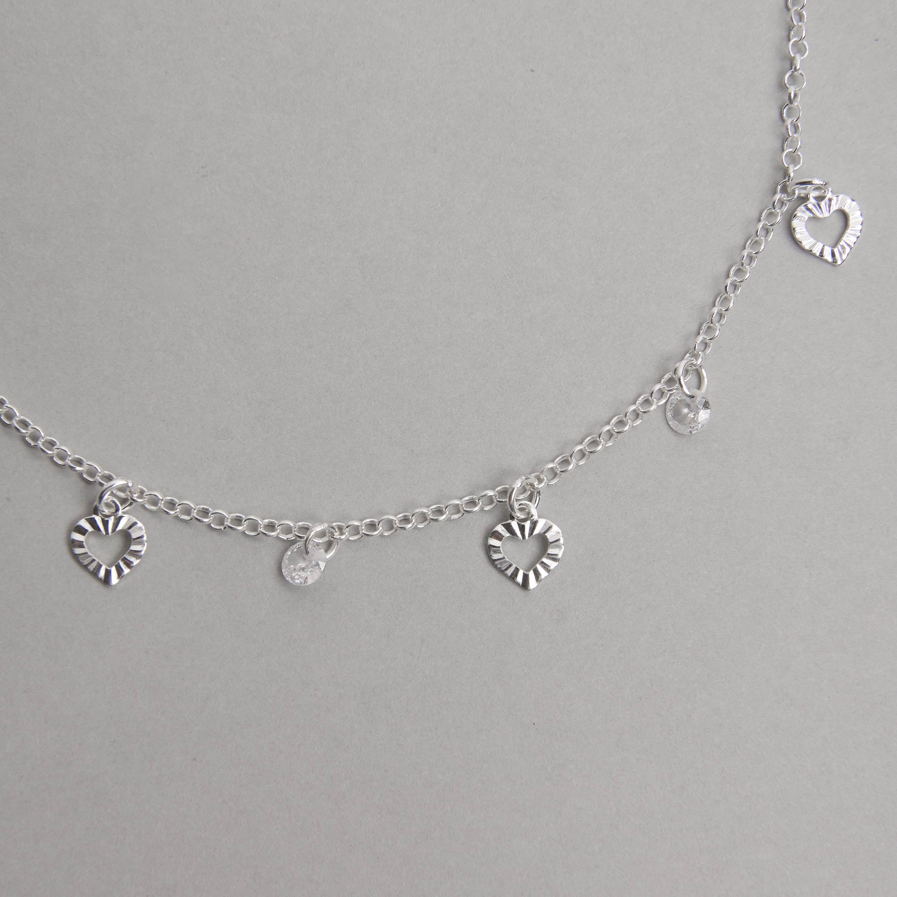 Pulseira pingente corações com vinco e zircônias corrente elo português 19cm