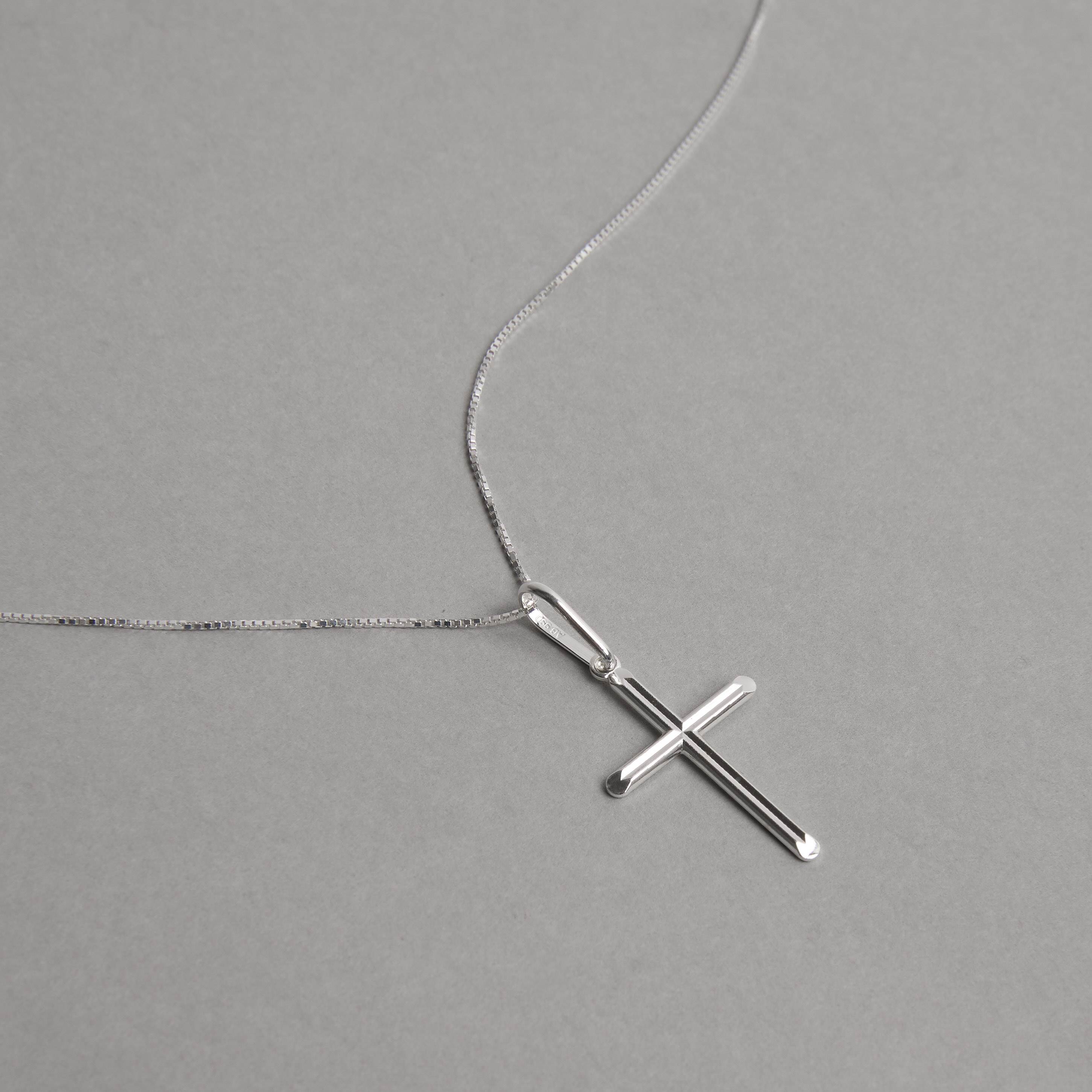 Colar pingente cruz desenhada 25mm 45cm