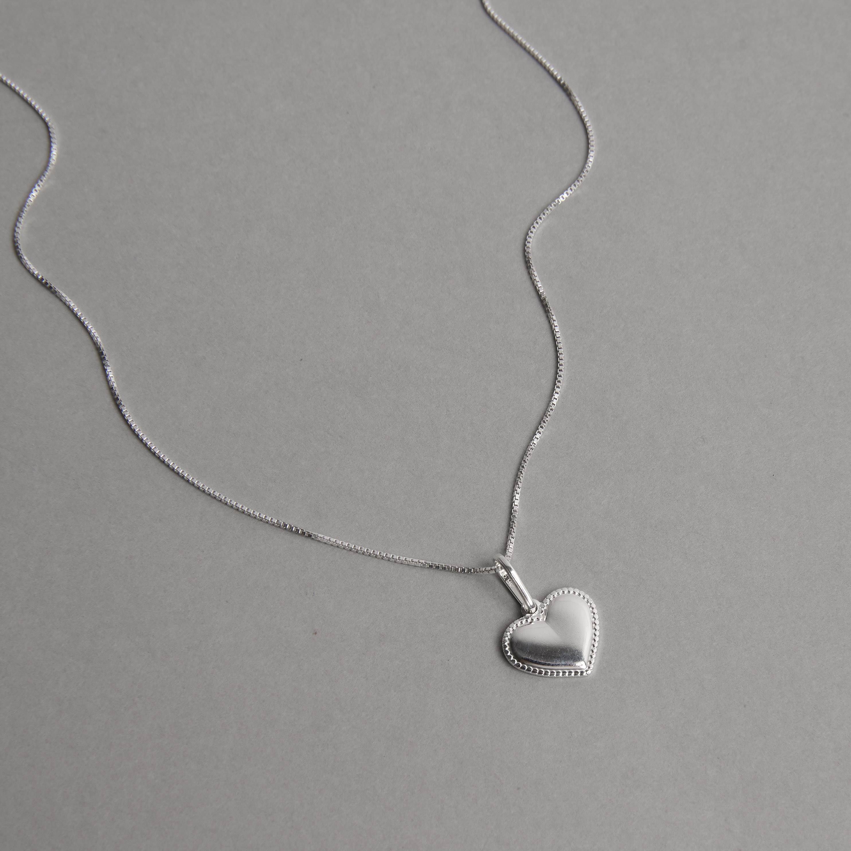 Imagem Secundária Colar pingente coração borda com bolinhas 12mm 40cm