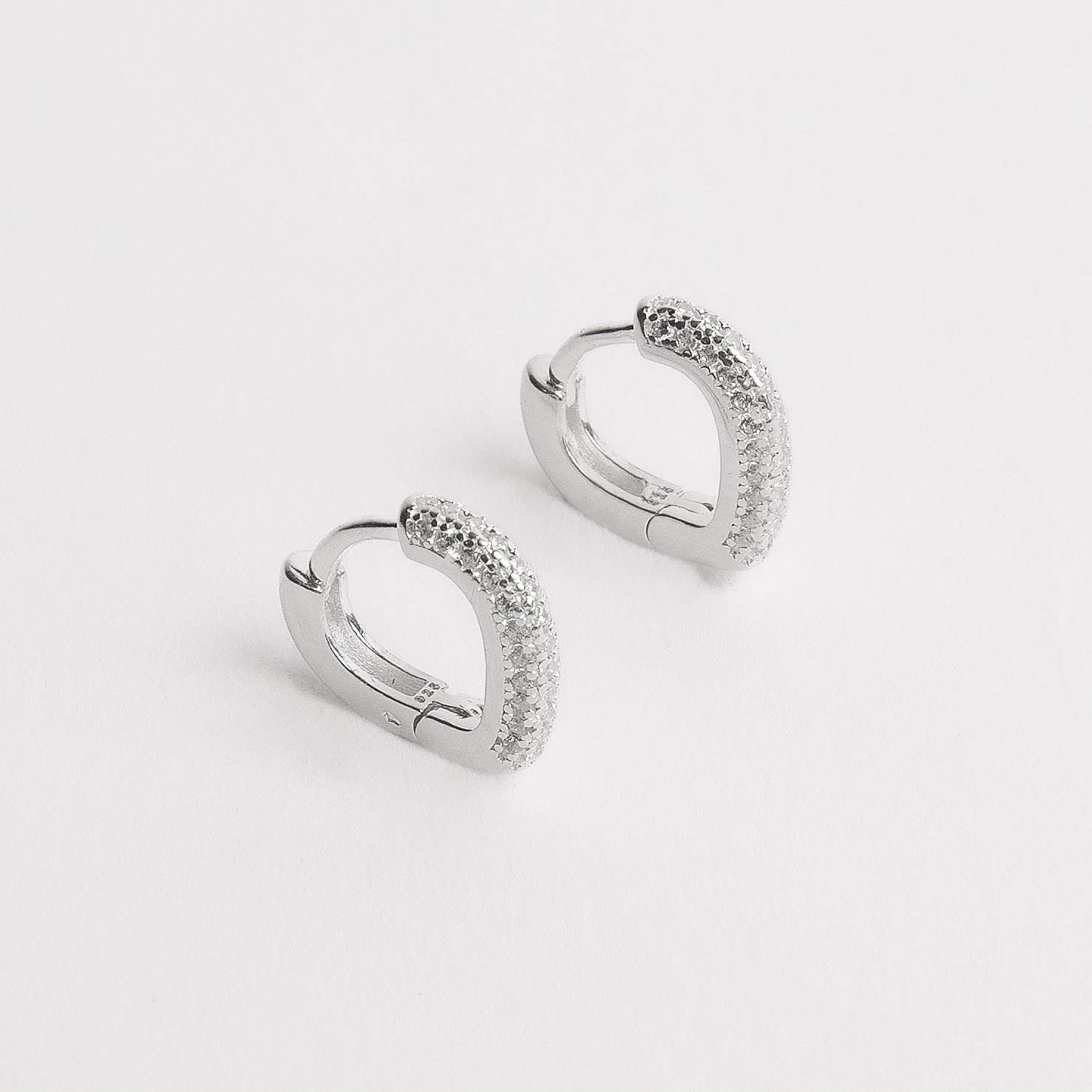 Argola click gota 12mm triplo cravejado