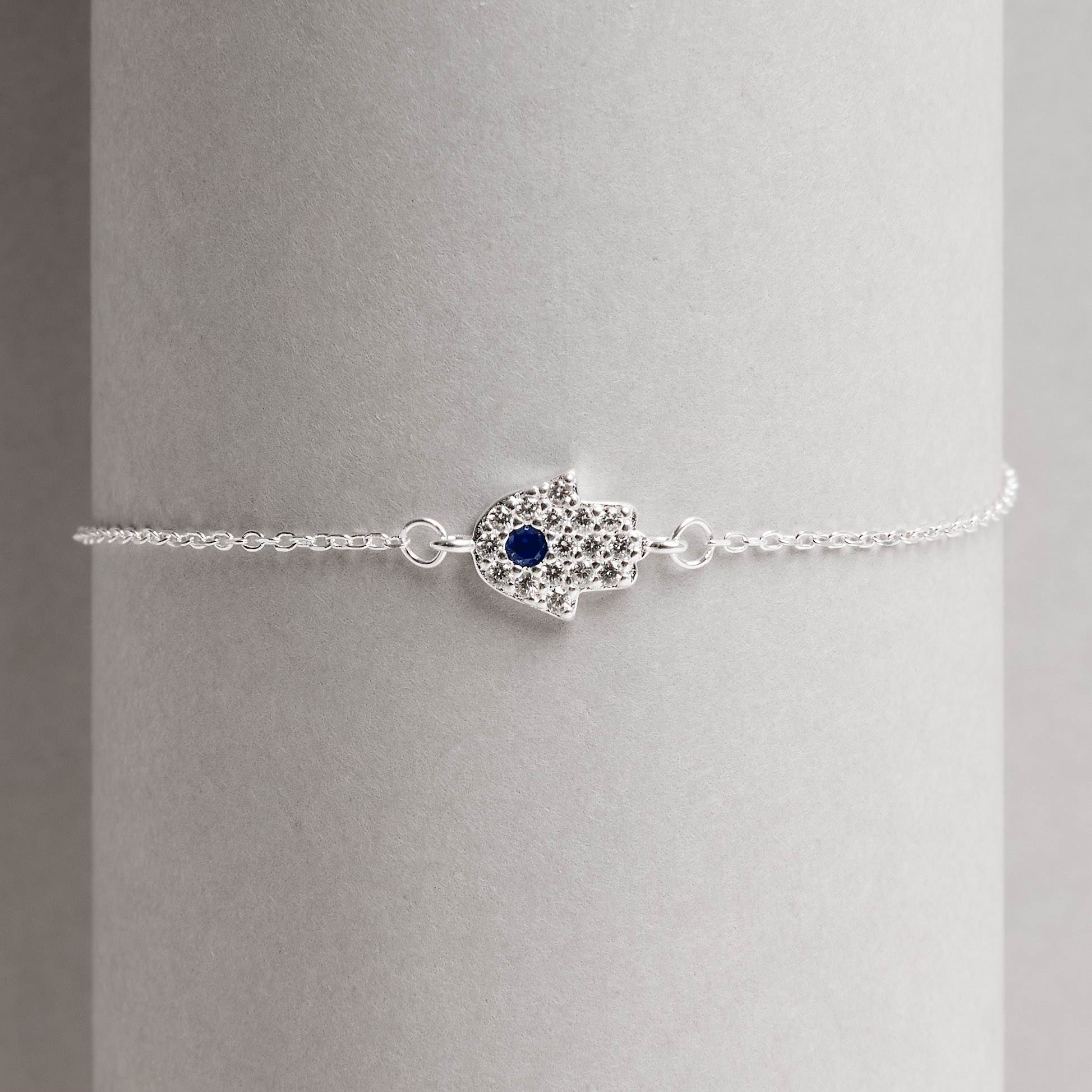 Pulseira entremeio mão cravejada 8mm detalhe zircônia azul 16+4cm