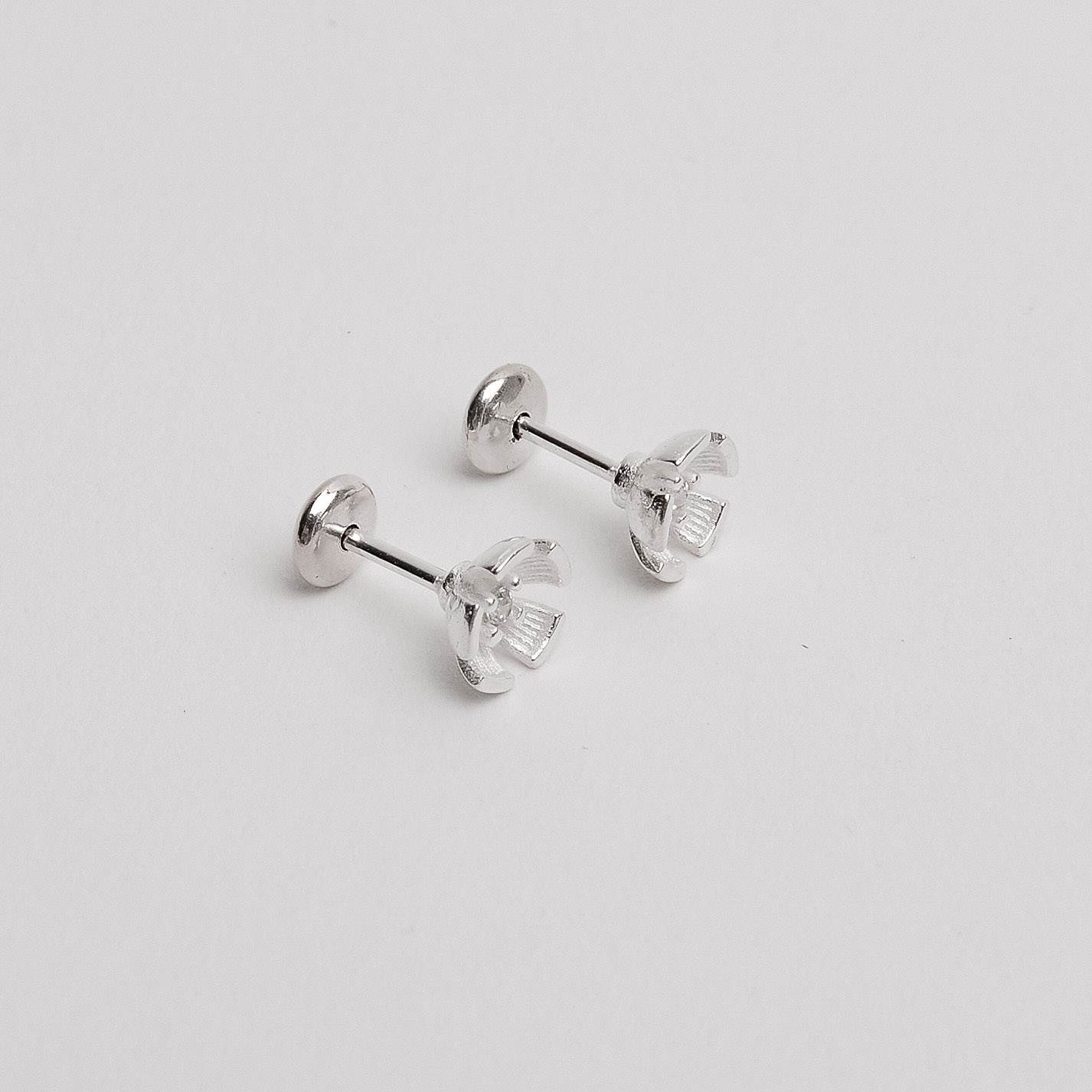 Brinco infantil flor detalhe zircônia cristal 6mm tarraxa baby