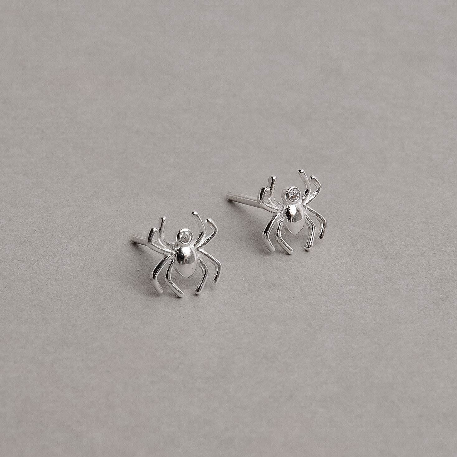 Brinco aranha detalhe zircônia 7mm