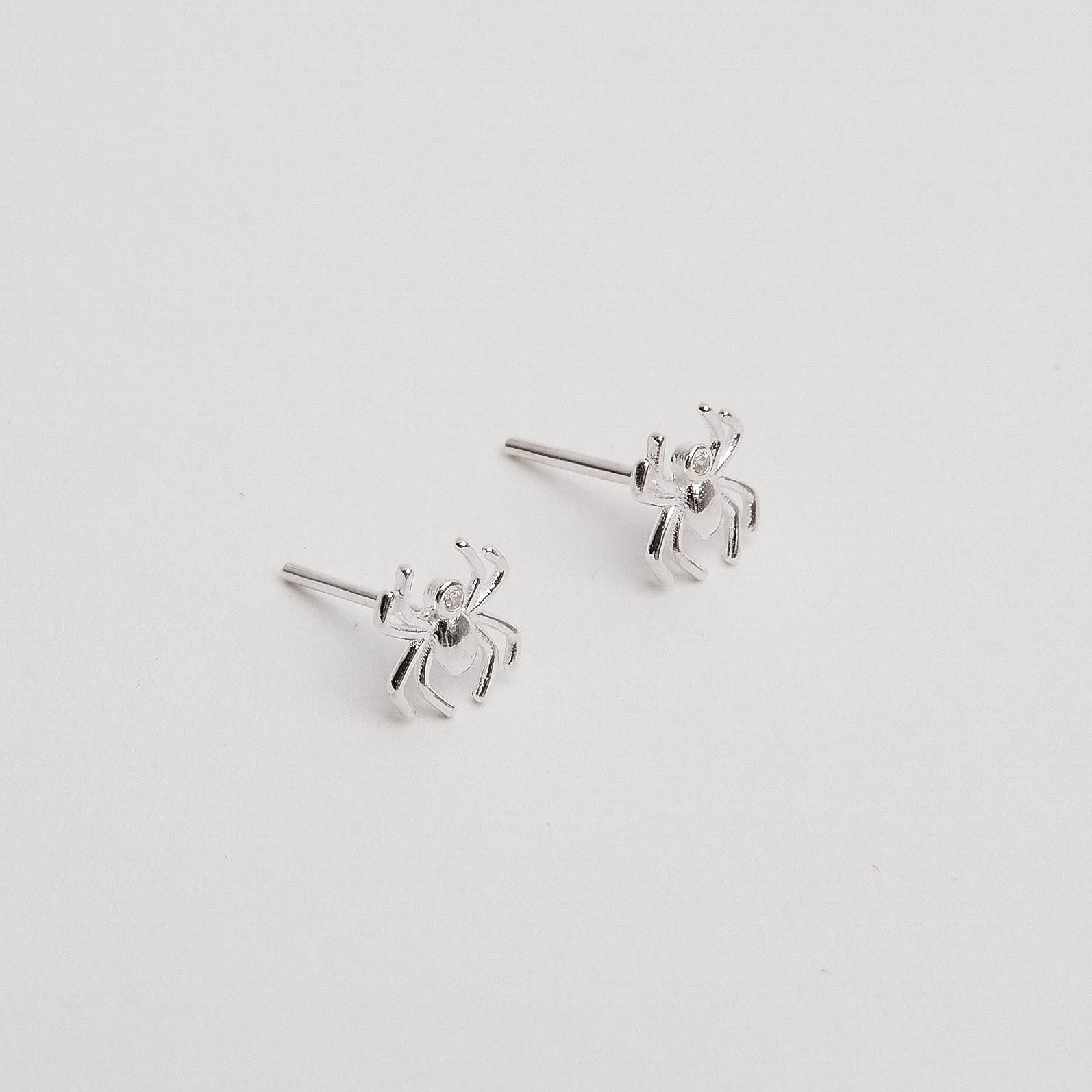 Brinco aranha detalhe zircônia 7mm